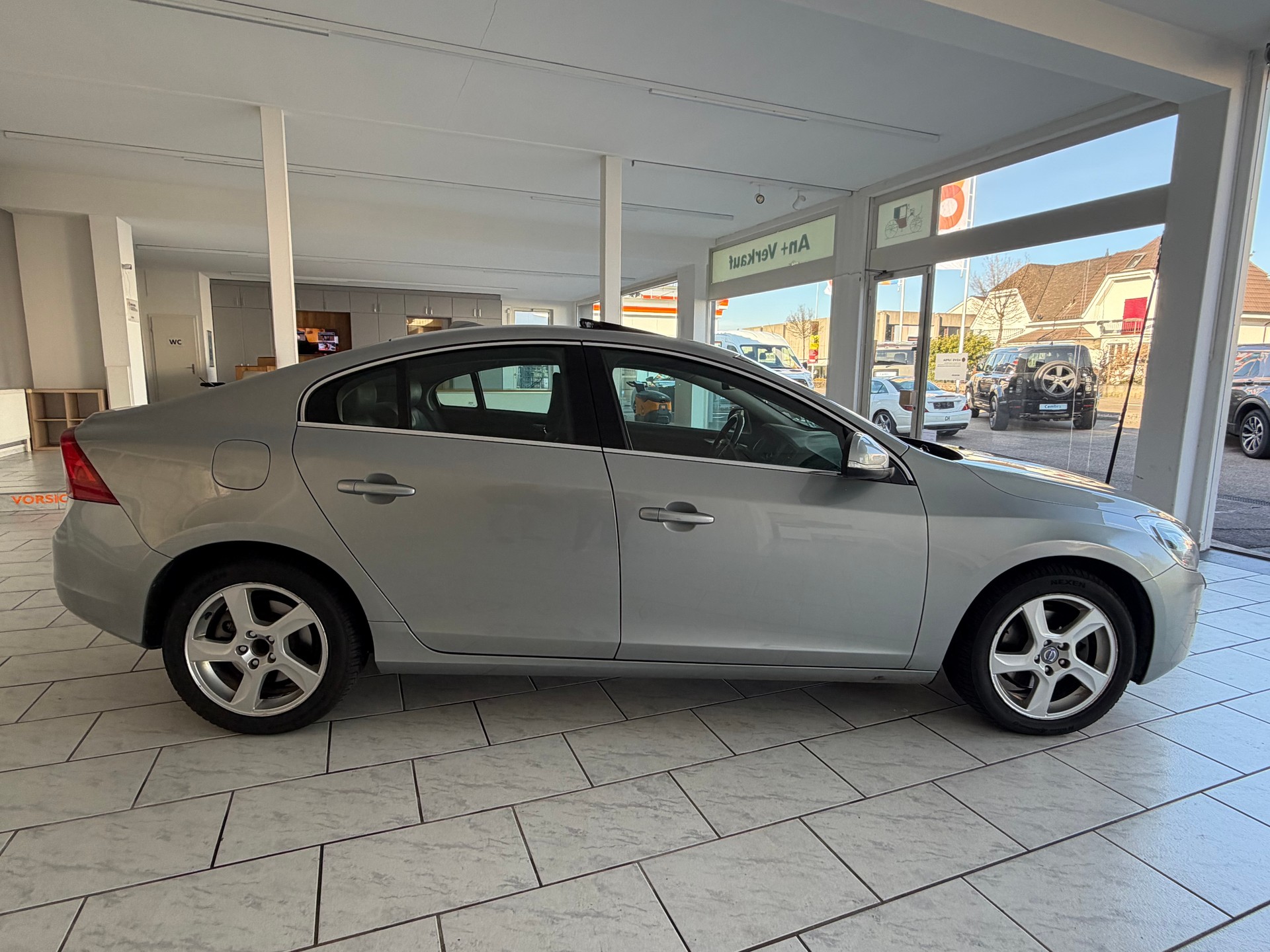 VOLVO S60 T4 Summum Powershift-image-4