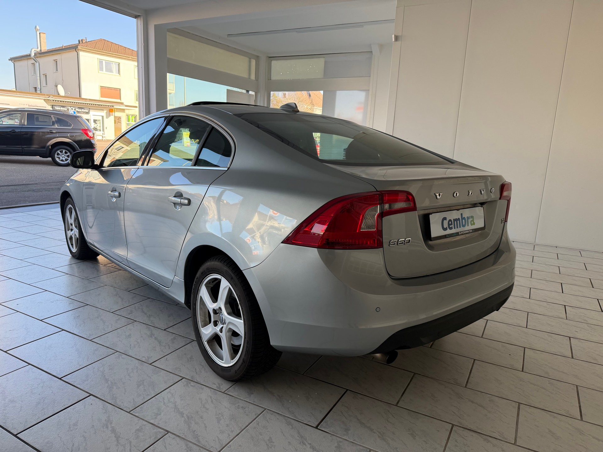 VOLVO S60 T4 Summum Powershift-showroom-element-1