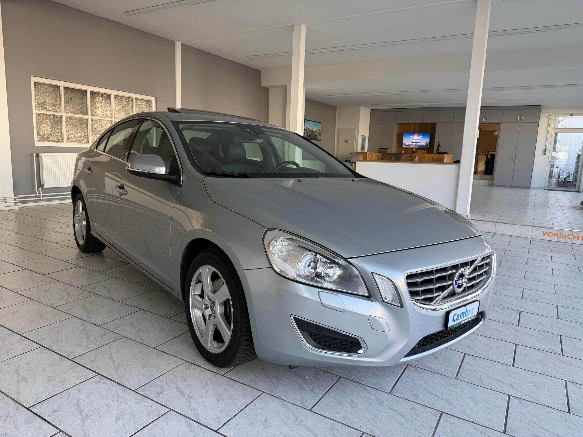 VOLVO S60 T4 Summum Powershift-image-5