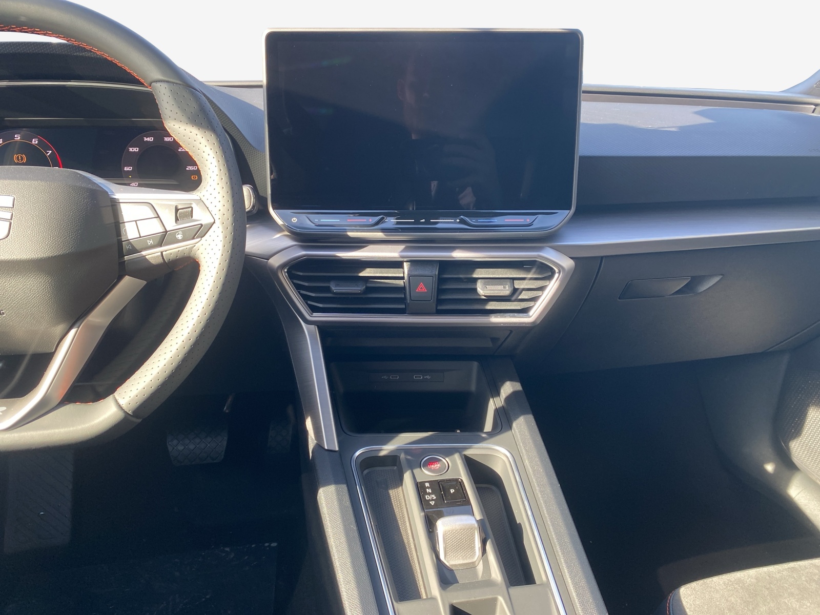 SEAT Leon 1.5 eTSI mHEV DSG 75 Edition-image-10
