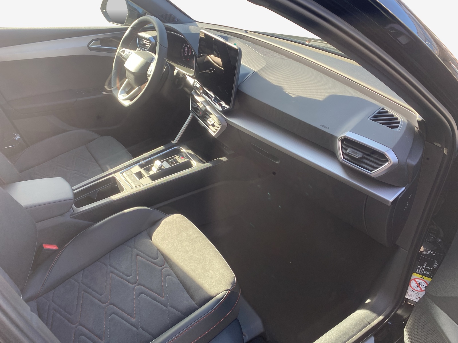 SEAT Leon 1.5 eTSI mHEV DSG 75 Edition-image-13