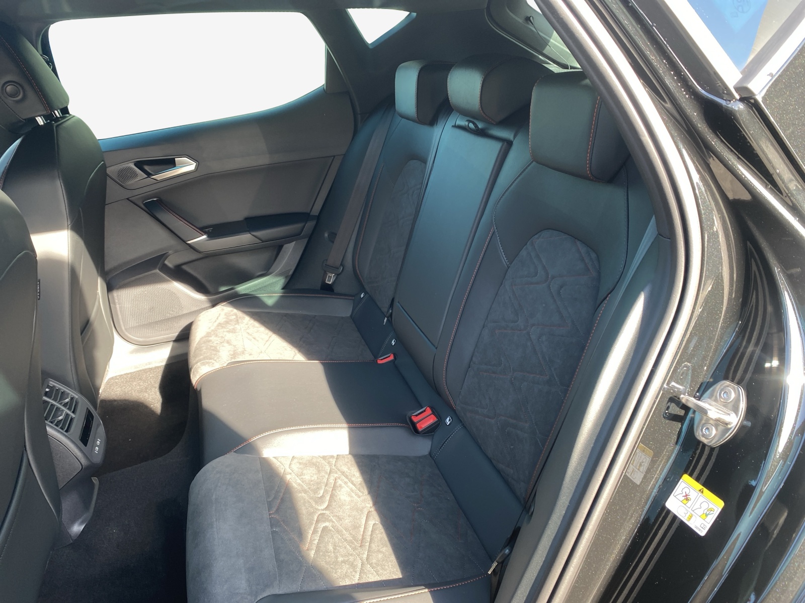 SEAT Leon 1.5 eTSI mHEV DSG 75 Edition-image-11