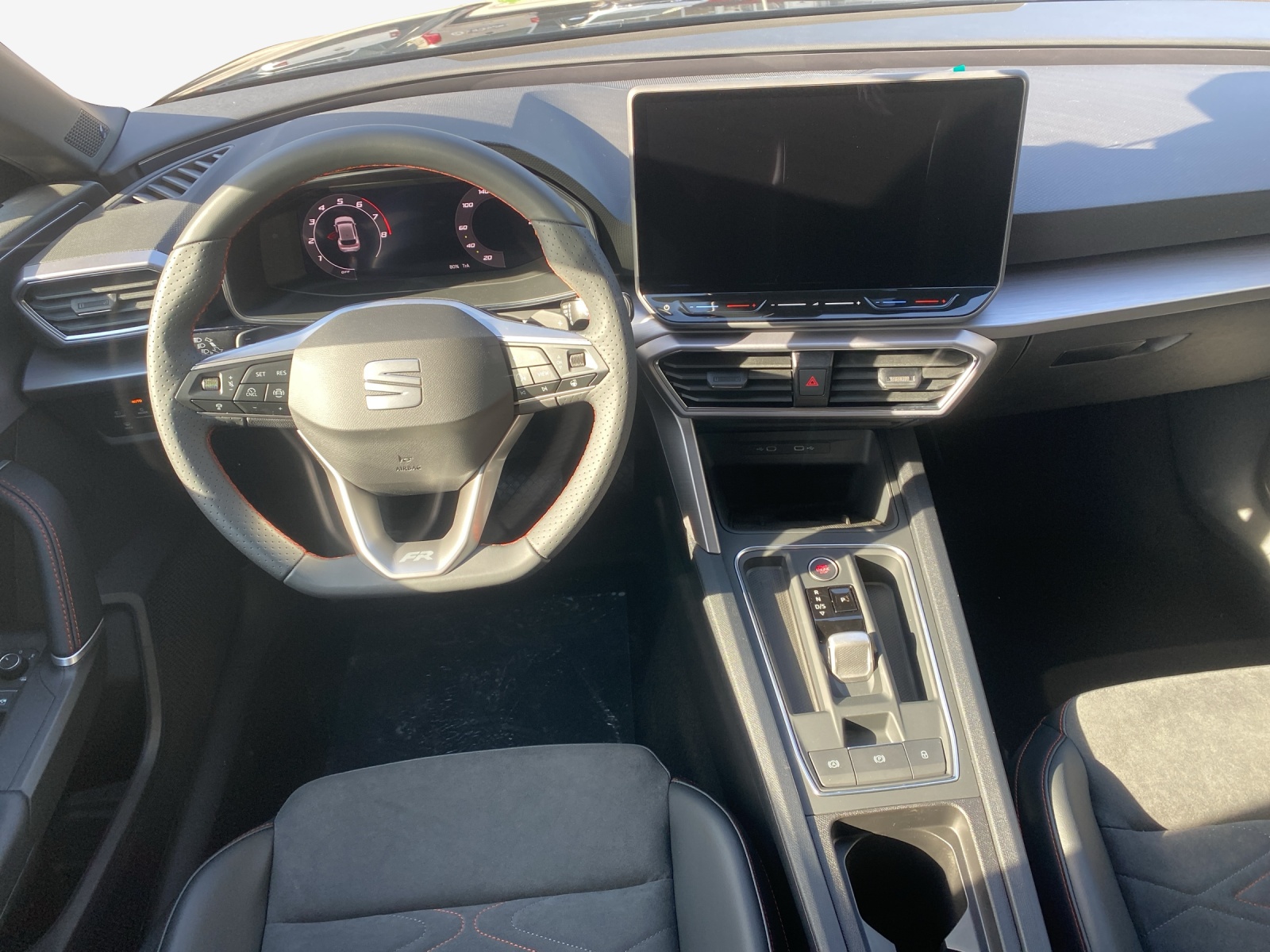 SEAT Leon 1.5 eTSI mHEV DSG 75 Edition-image-8