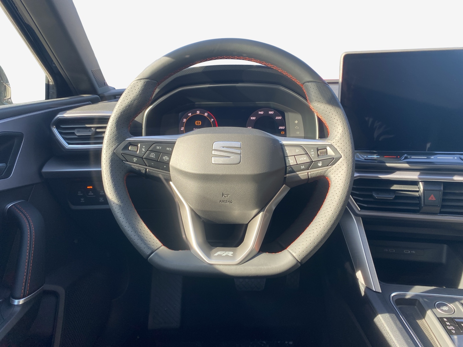 SEAT Leon 1.5 eTSI mHEV DSG 75 Edition-image-9