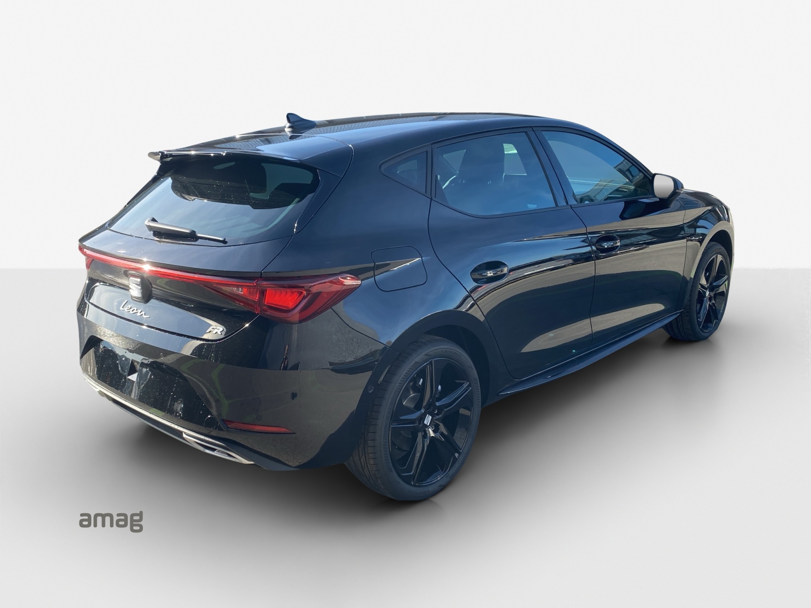 SEAT Leon 1.5 eTSI mHEV DSG 75 Edition-image-4
