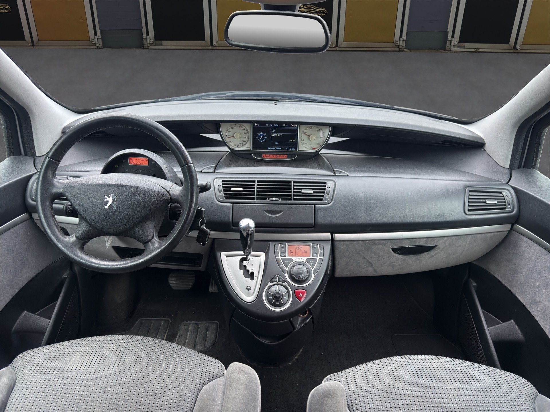 PEUGEOT 807 2.0 16V HDi Allure Tiptronic-image-10