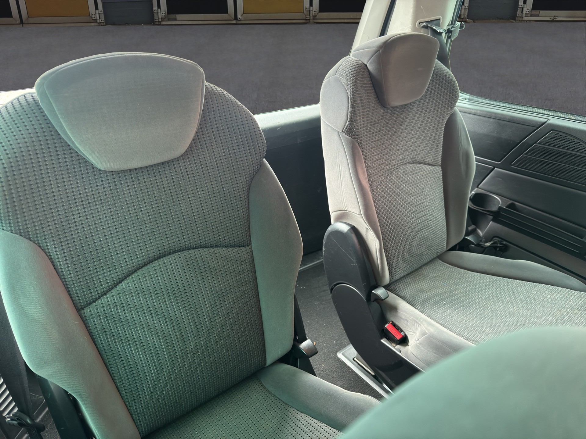 PEUGEOT 807 2.0 16V HDi Allure Tiptronic-image-13