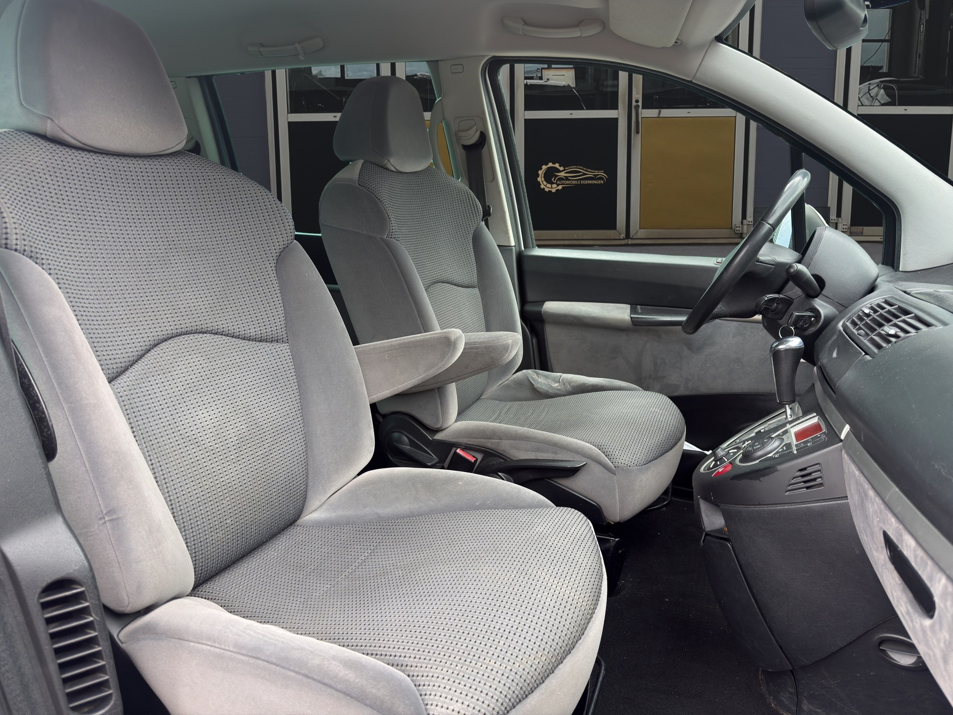 PEUGEOT 807 2.0 16V HDi Allure Tiptronic-image-9