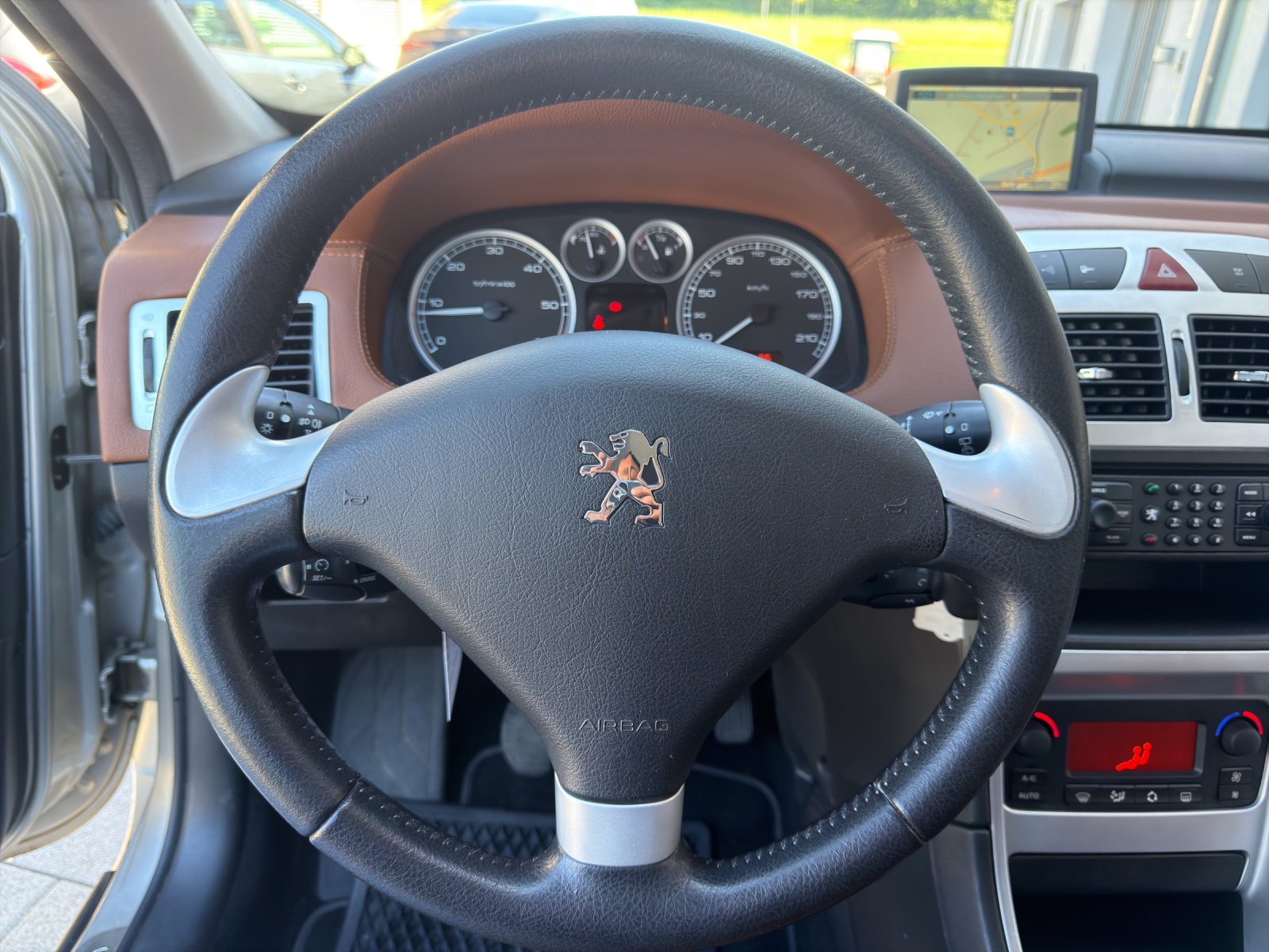 PEUGEOT 307 2.0 HDI XS-image-24