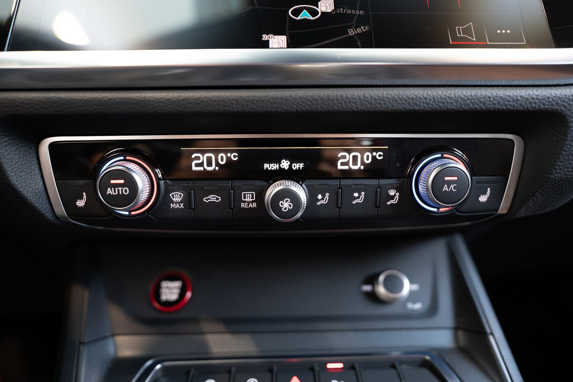 AUDI RS Q3 Sportback 2.5 TFSI quattro S-Tronic / Sportsitze / Alcantara-Lenkrad-image-23