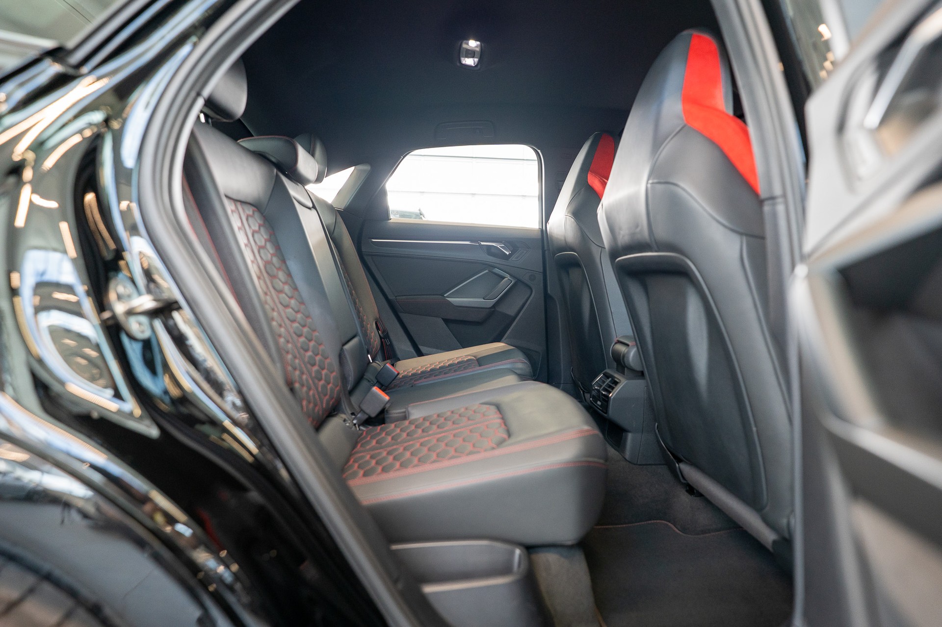 AUDI RS Q3 Sportback 2.5 TFSI quattro S-Tronic / Sportsitze / Alcantara-Lenkrad-image-13