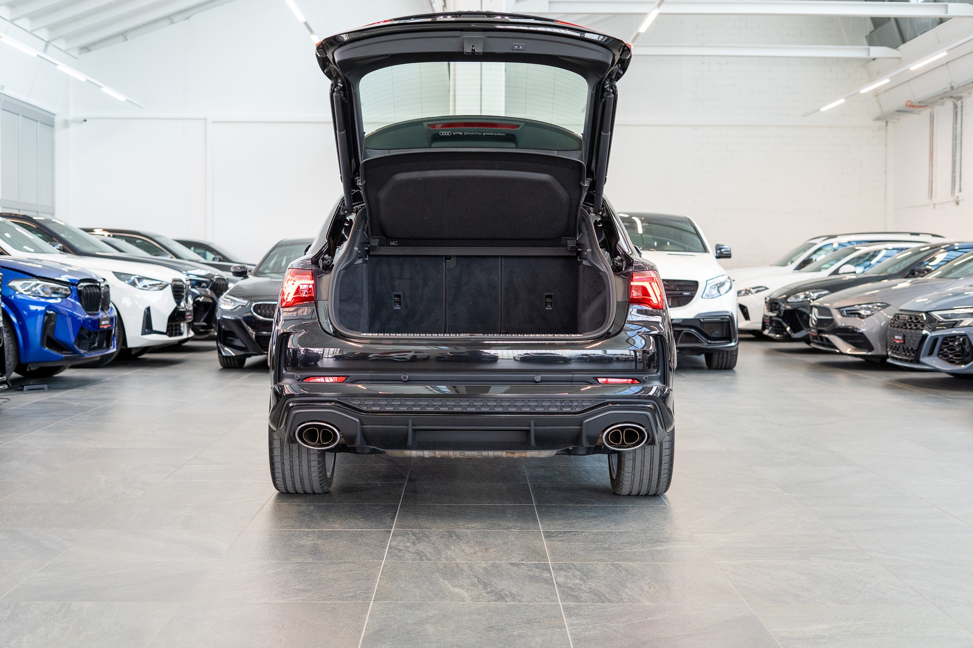 AUDI RS Q3 Sportback 2.5 TFSI quattro S-Tronic / Sportsitze / Alcantara-Lenkrad-image-6