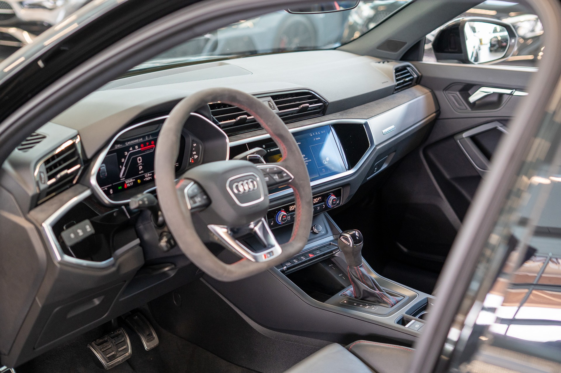 AUDI RS Q3 Sportback 2.5 TFSI quattro S-Tronic / Sportsitze / Alcantara-Lenkrad-image-10