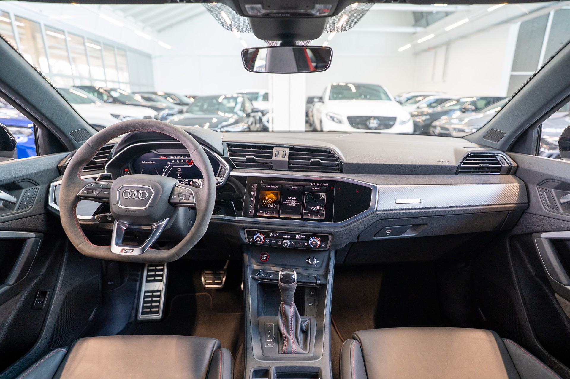 AUDI RS Q3 Sportback 2.5 TFSI quattro S-Tronic / Sportsitze / Alcantara-Lenkrad-image-16