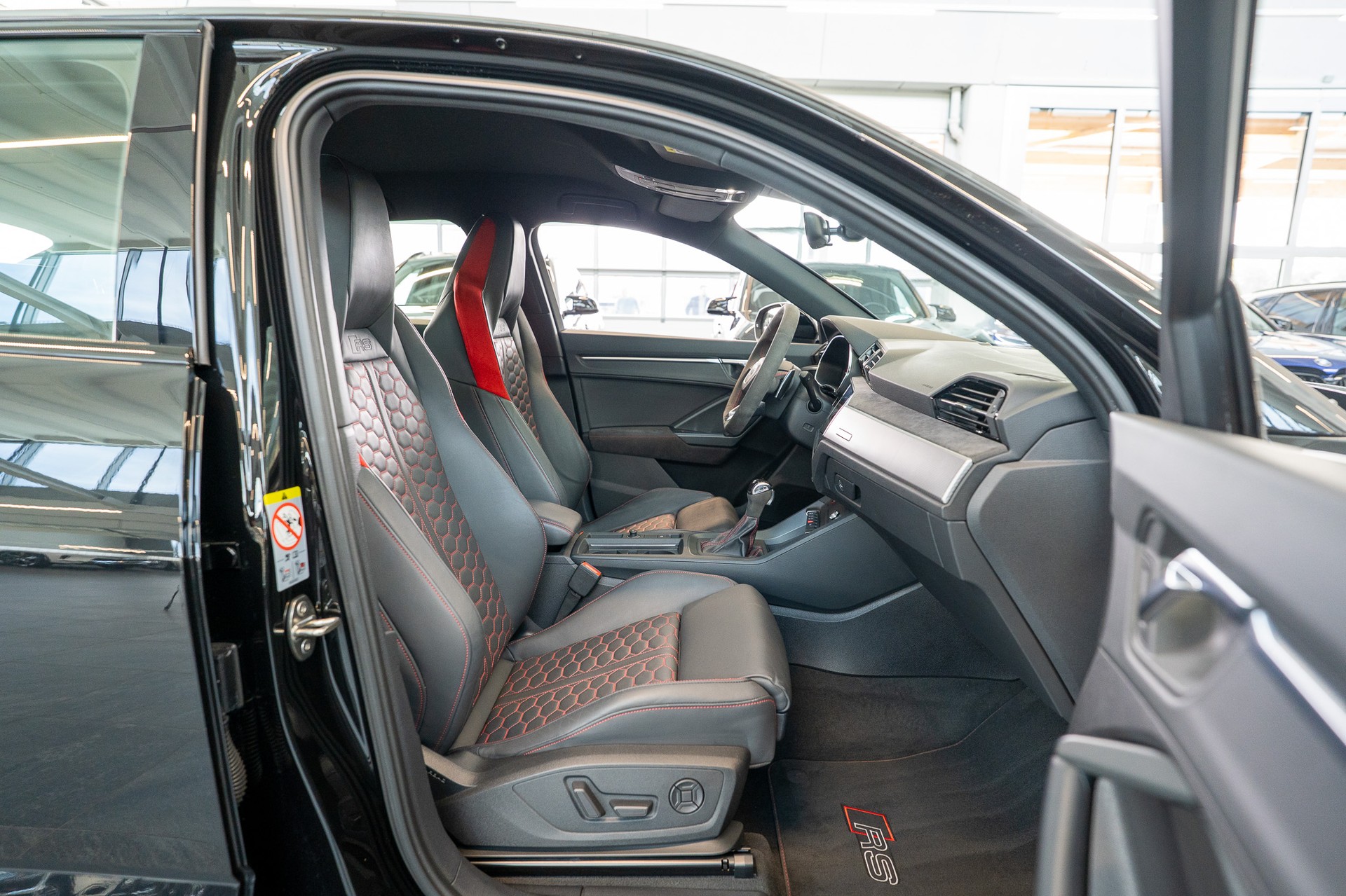 AUDI RS Q3 Sportback 2.5 TFSI quattro S-Tronic / Sportsitze / Alcantara-Lenkrad-image-14