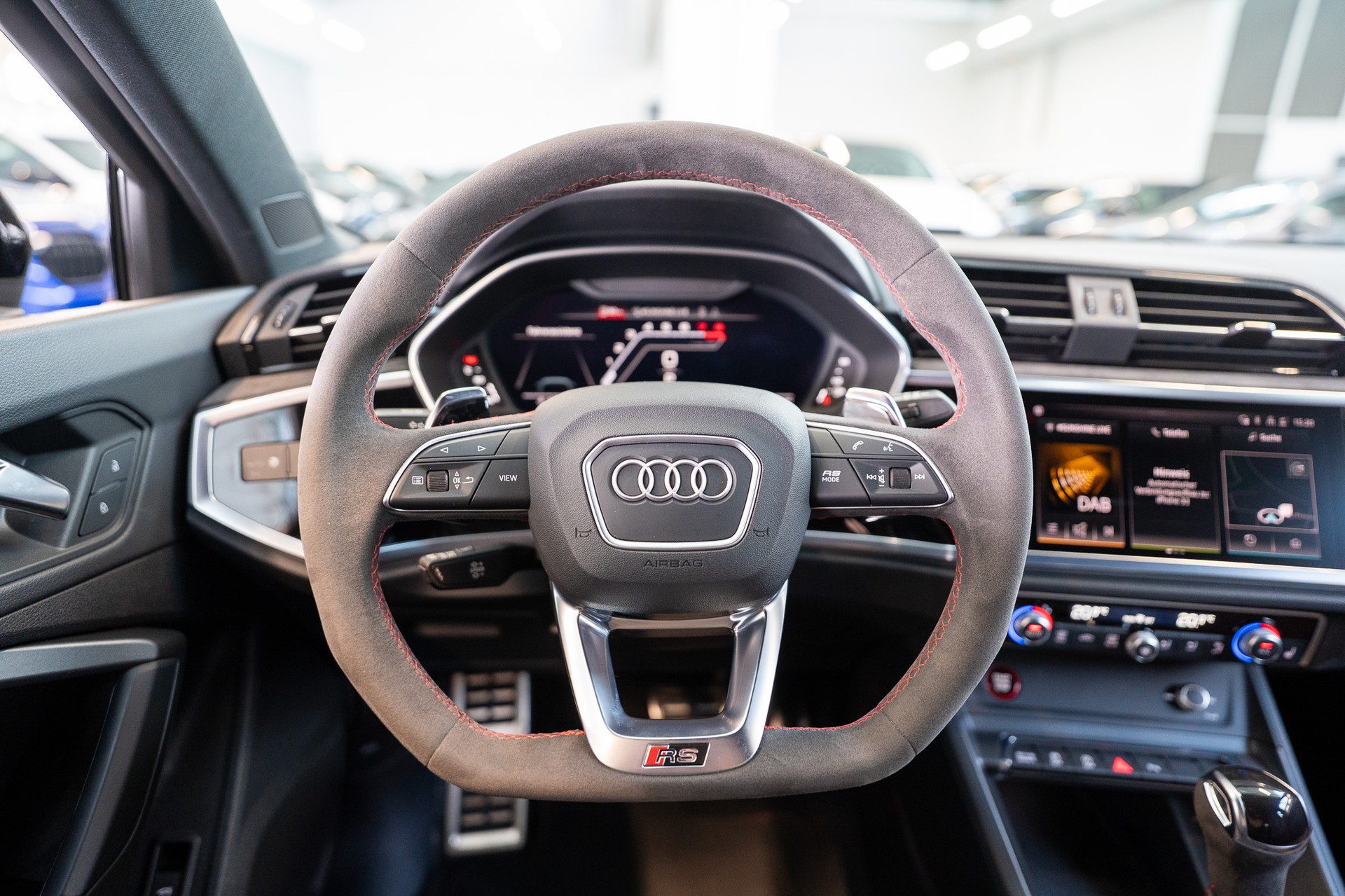 AUDI RS Q3 Sportback 2.5 TFSI quattro S-Tronic / Sportsitze / Alcantara-Lenkrad-image-17