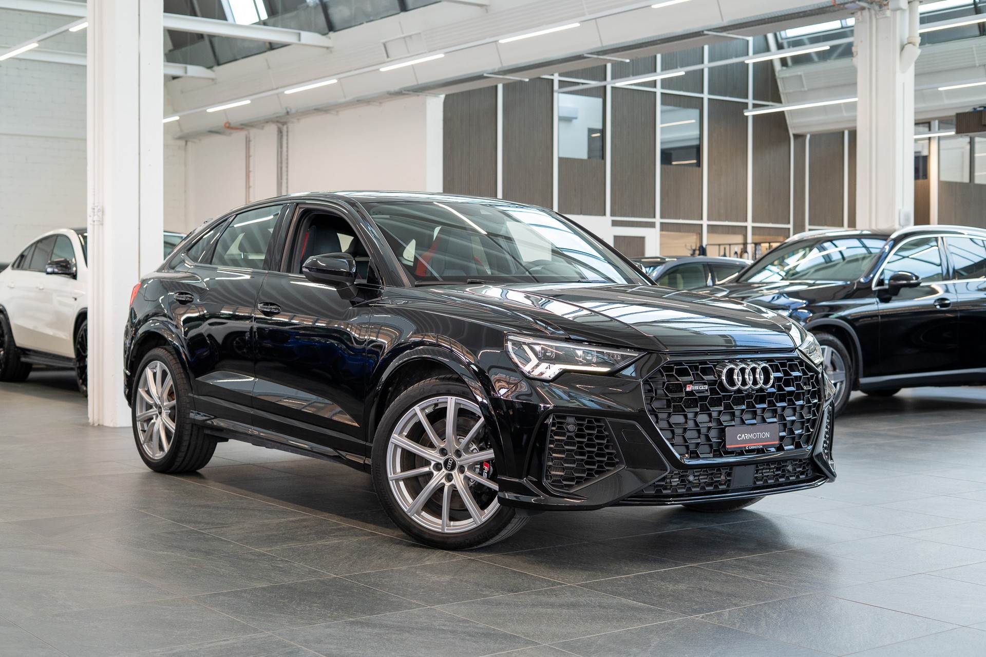 AUDI RS Q3 Sportback 2.5 TFSI quattro S-Tronic / Sportsitze / Alcantara-Lenkrad-showroom-element-2
