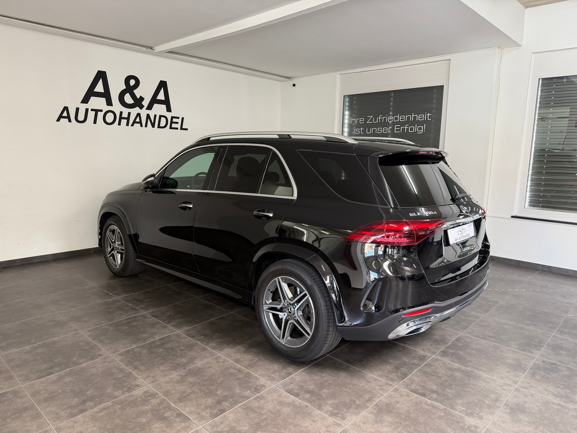 MERCEDES-BENZ GLE 300 d 4Matic AMG Line 9G-Tronic-image-6
