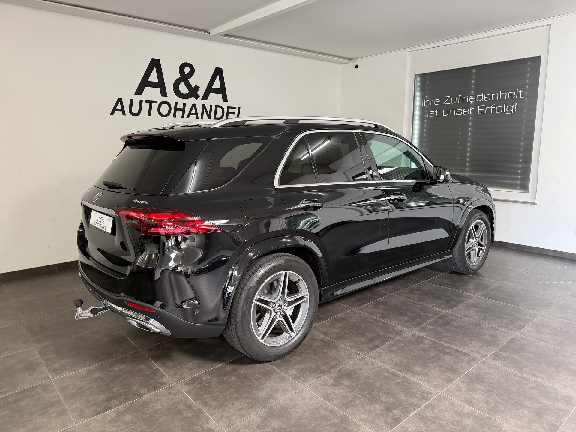 MERCEDES-BENZ GLE 300 d 4Matic AMG Line 9G-Tronic-image-4