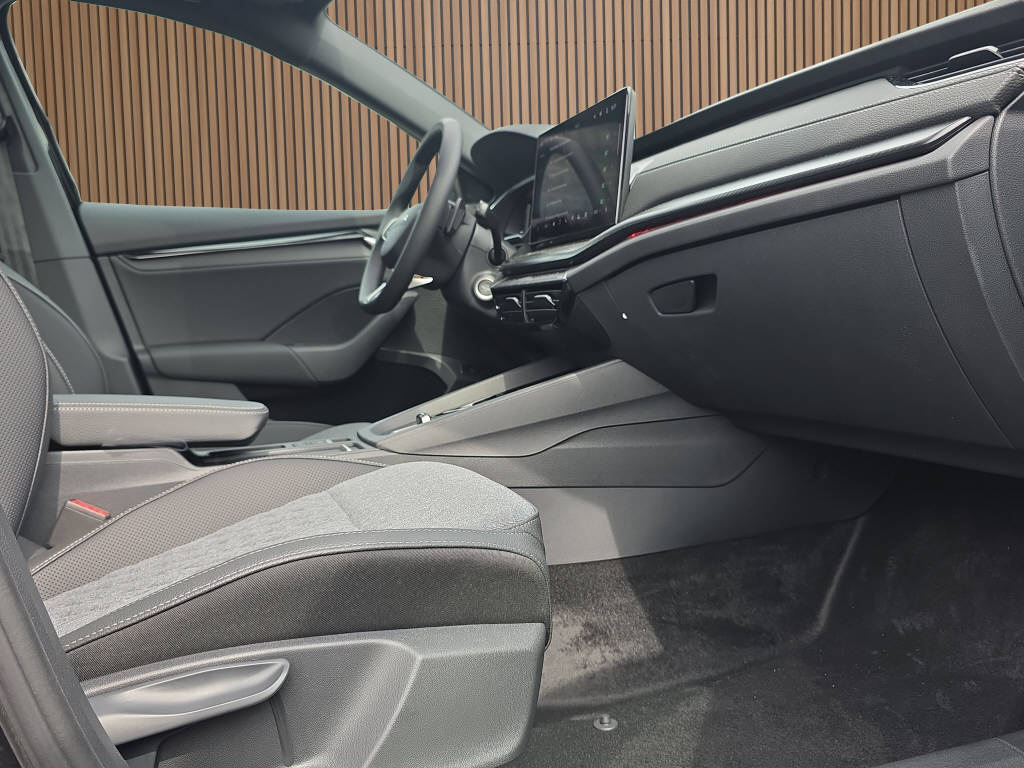 SKODA Octavia Combi 2.0 TSI SportLine 4x4 DSG-image-13