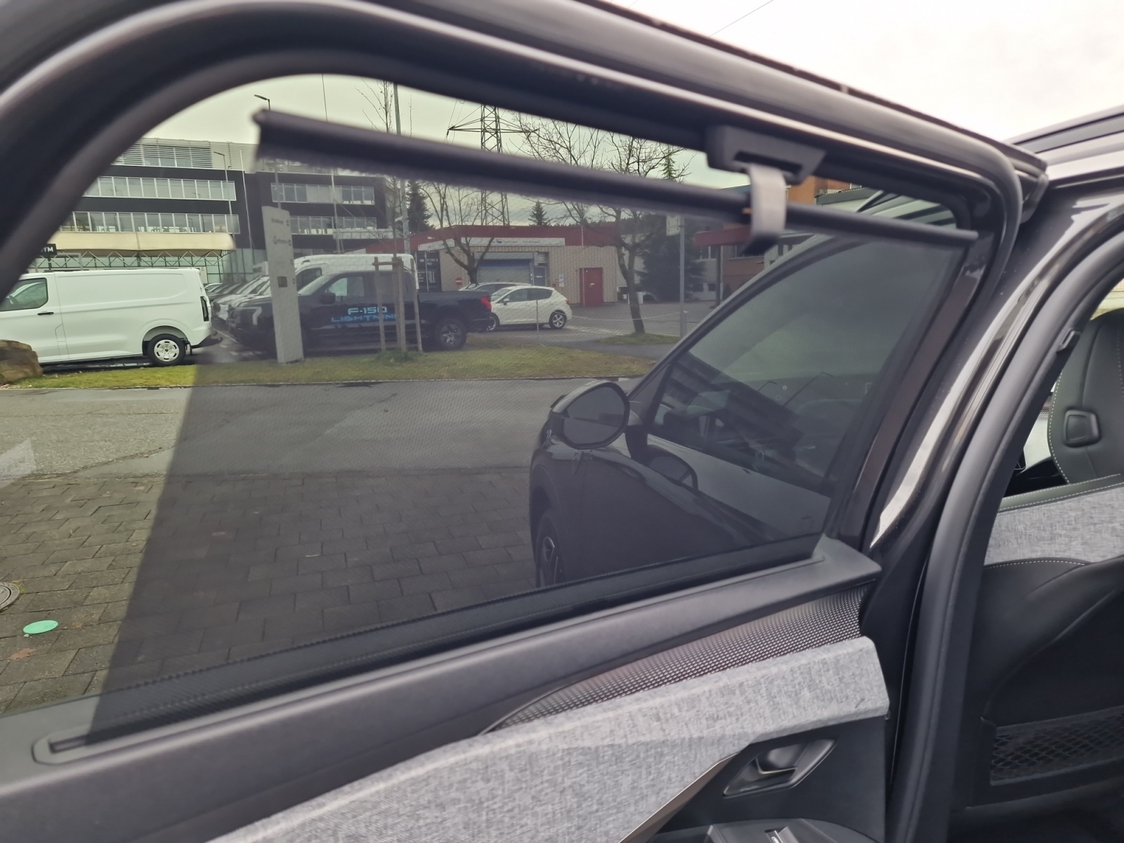 PEUGEOT 5008 1.2 Hybrid 145 GT 7-Sitzer Panorama AHK-image-22