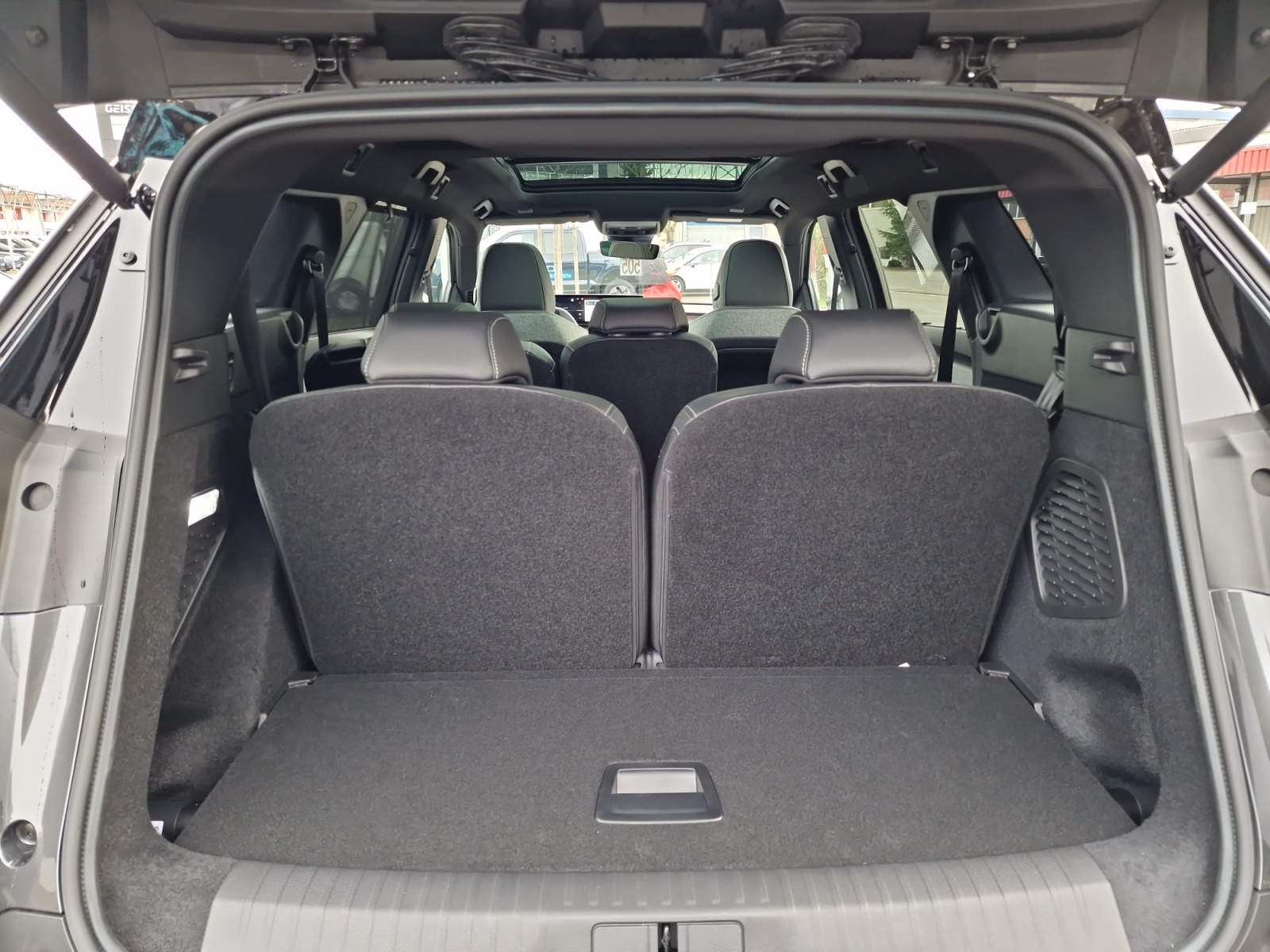 PEUGEOT 5008 1.2 Hybrid 145 GT 7-Sitzer Panorama AHK-image-23