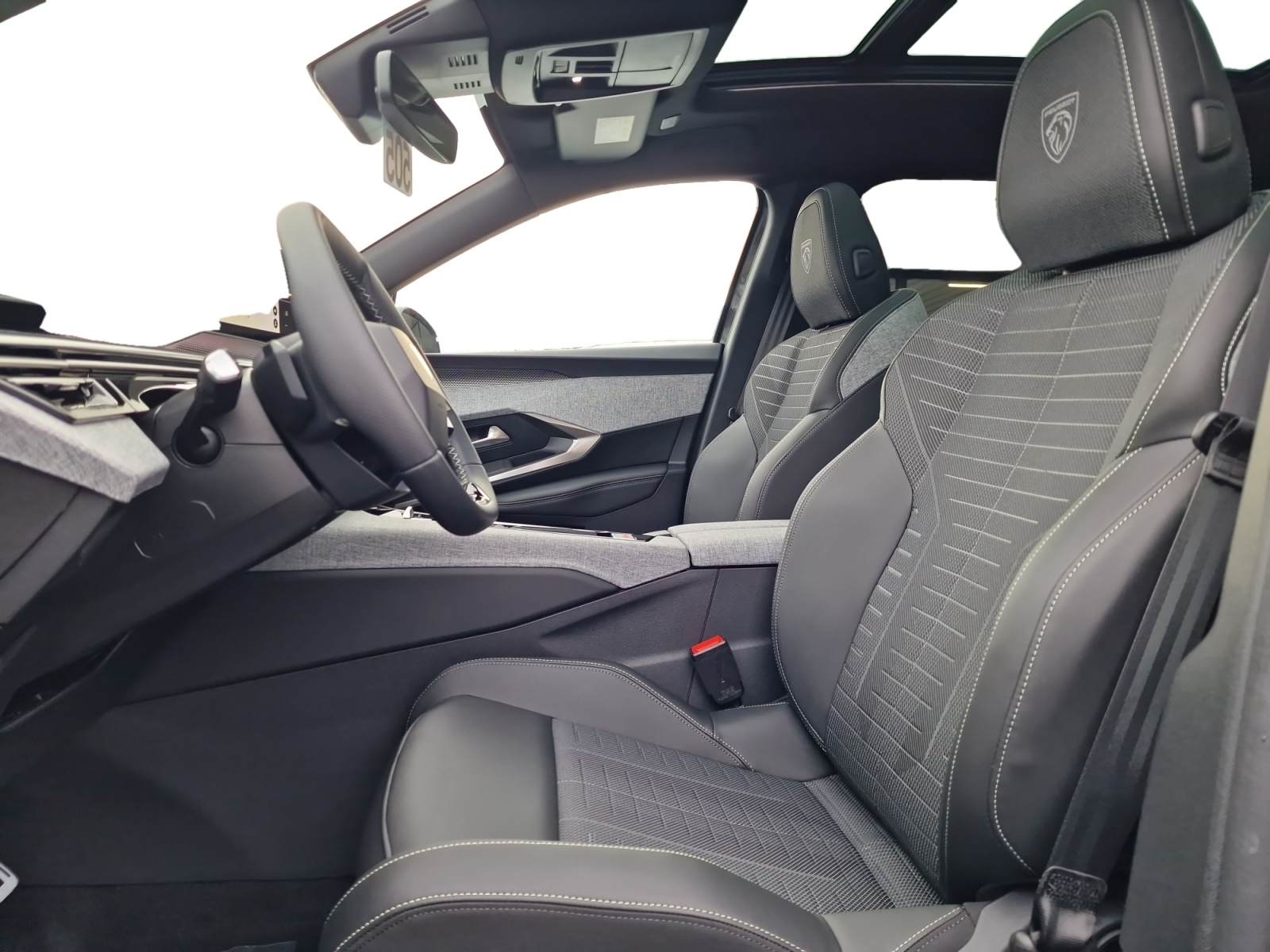 PEUGEOT 5008 1.2 Hybrid 145 GT 7-Sitzer Panorama AHK-image-10