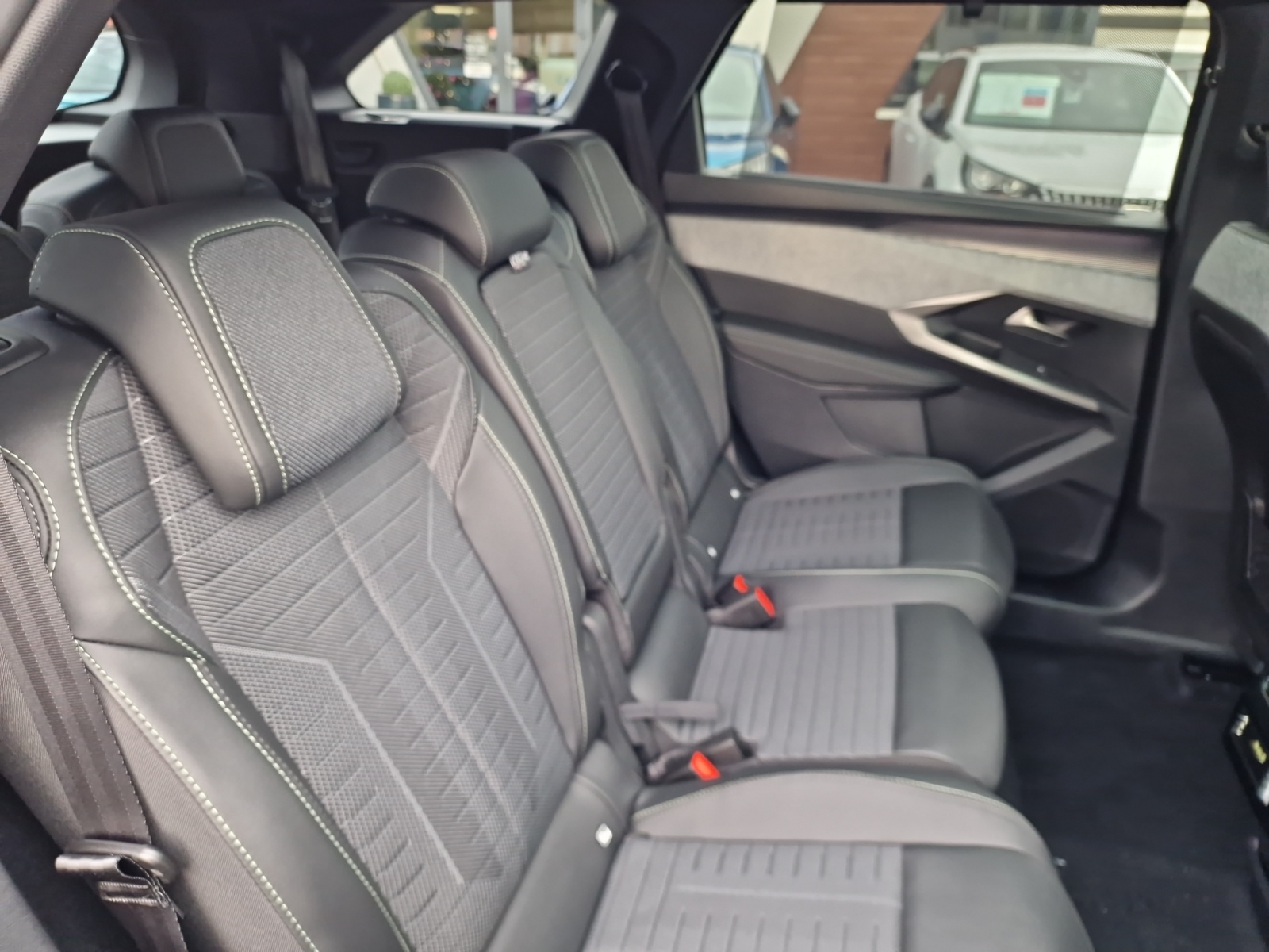 PEUGEOT 5008 1.2 Hybrid 145 GT 7-Sitzer Panorama AHK-image-20