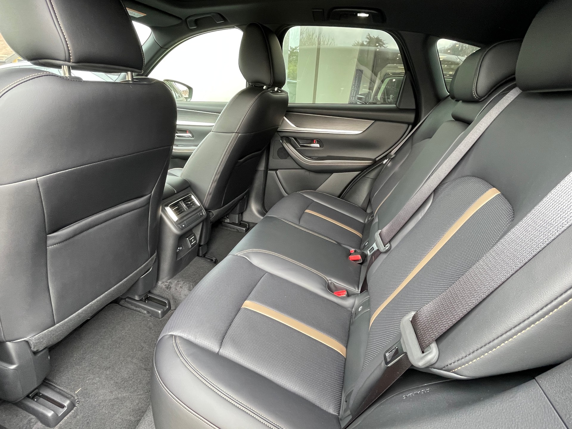 MAZDA CX-60 e-Skyactiv PHEV 327 AWD Homura Plus-image-8