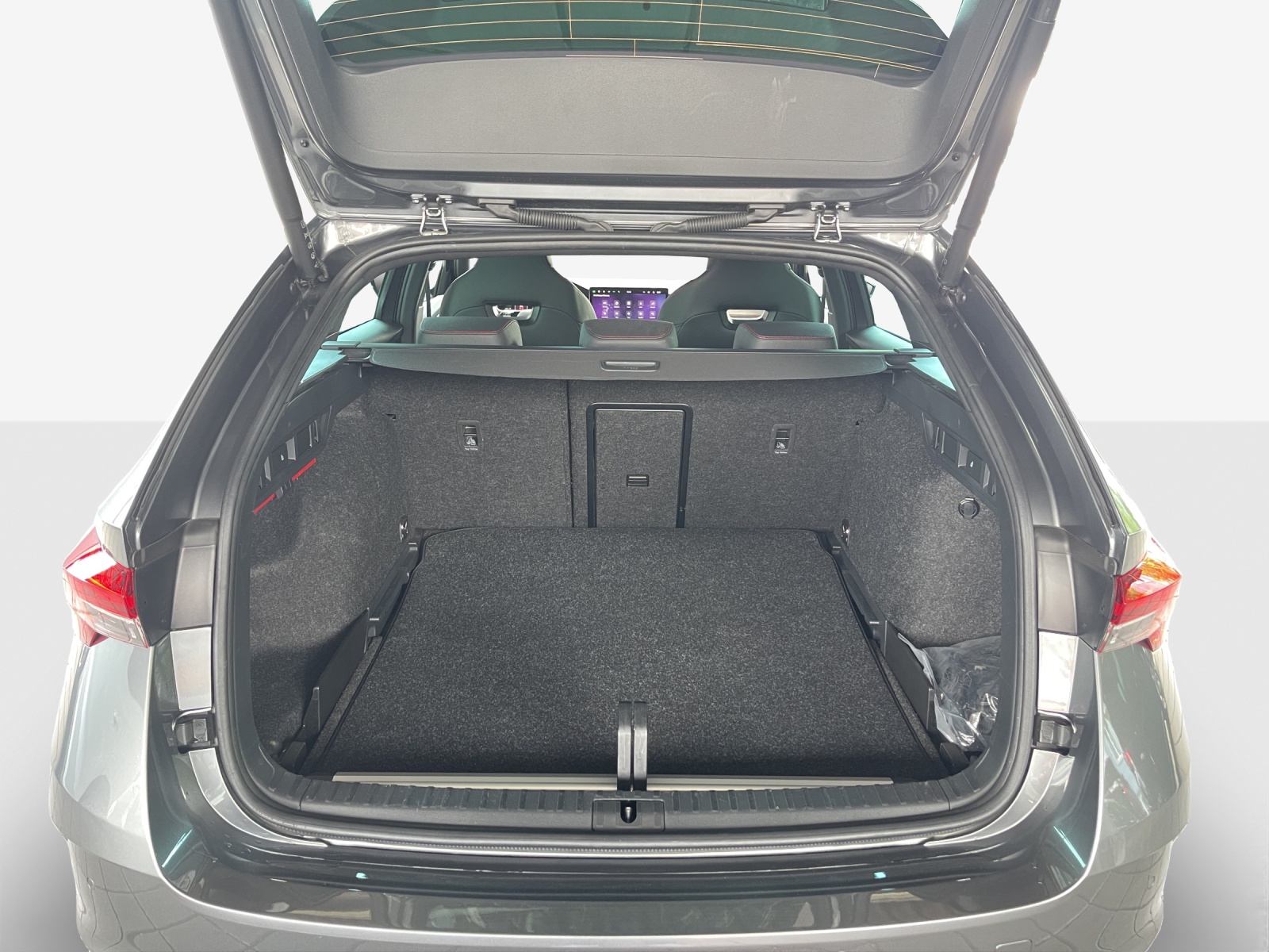SKODA Octavia Combi 2.0 TSI DSG RS-image-12