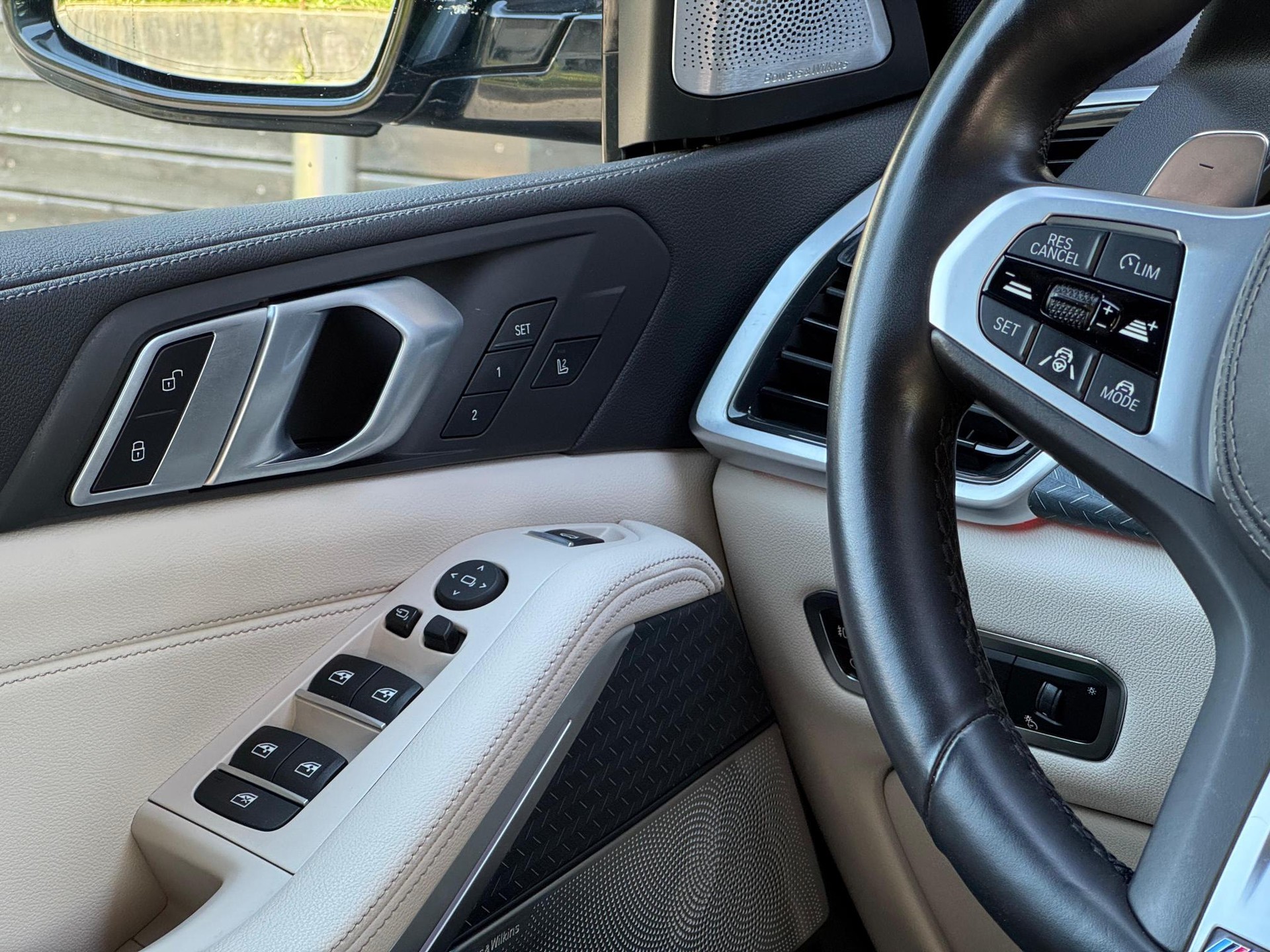 BMW X5 xDrive M50i Steptronic-image-4