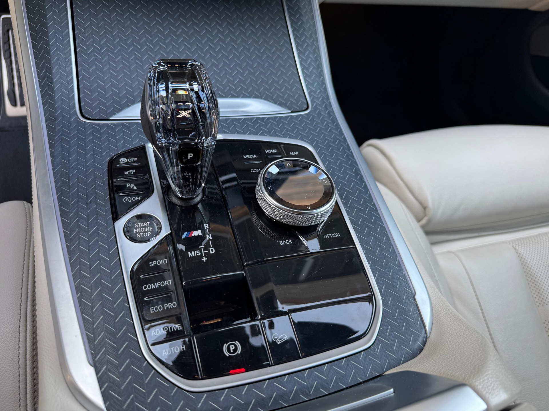 BMW X5 xDrive M50i Steptronic-image-6