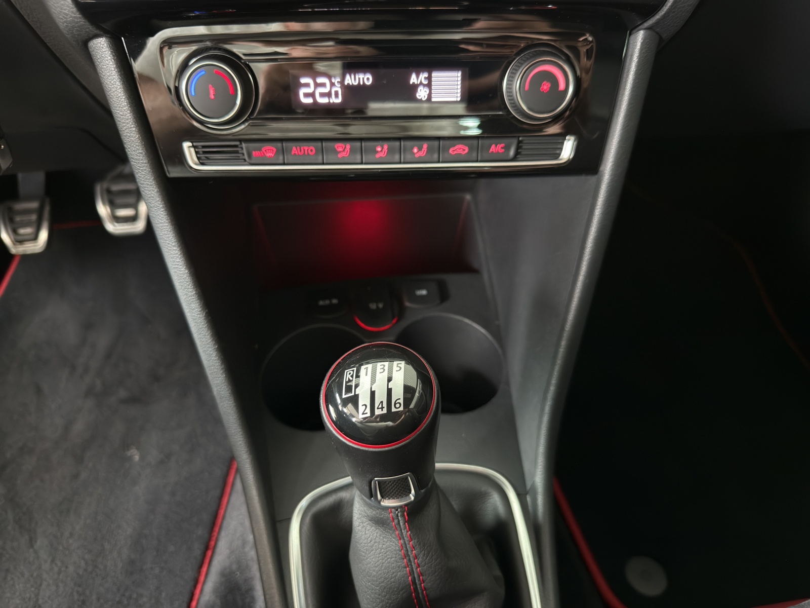 VW Polo 1.8 TSI GTI-image-14