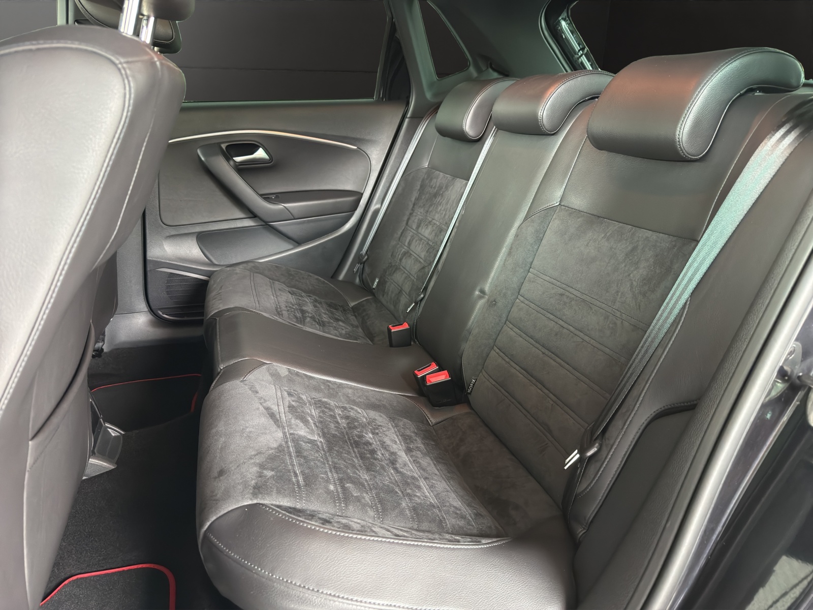 VW Polo 1.8 TSI GTI-image-11