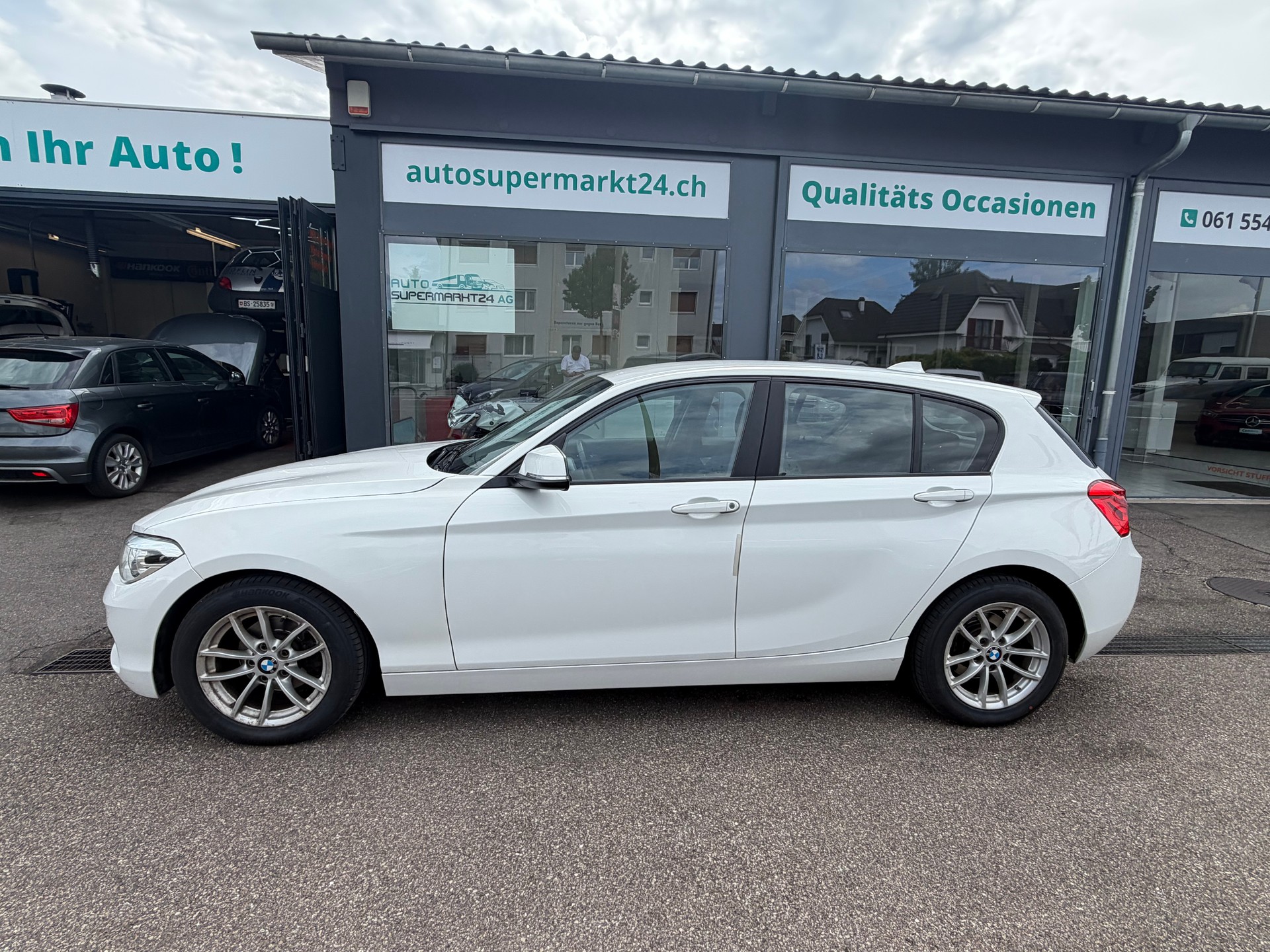 BMW 118i Steptronic-showroom-element-2