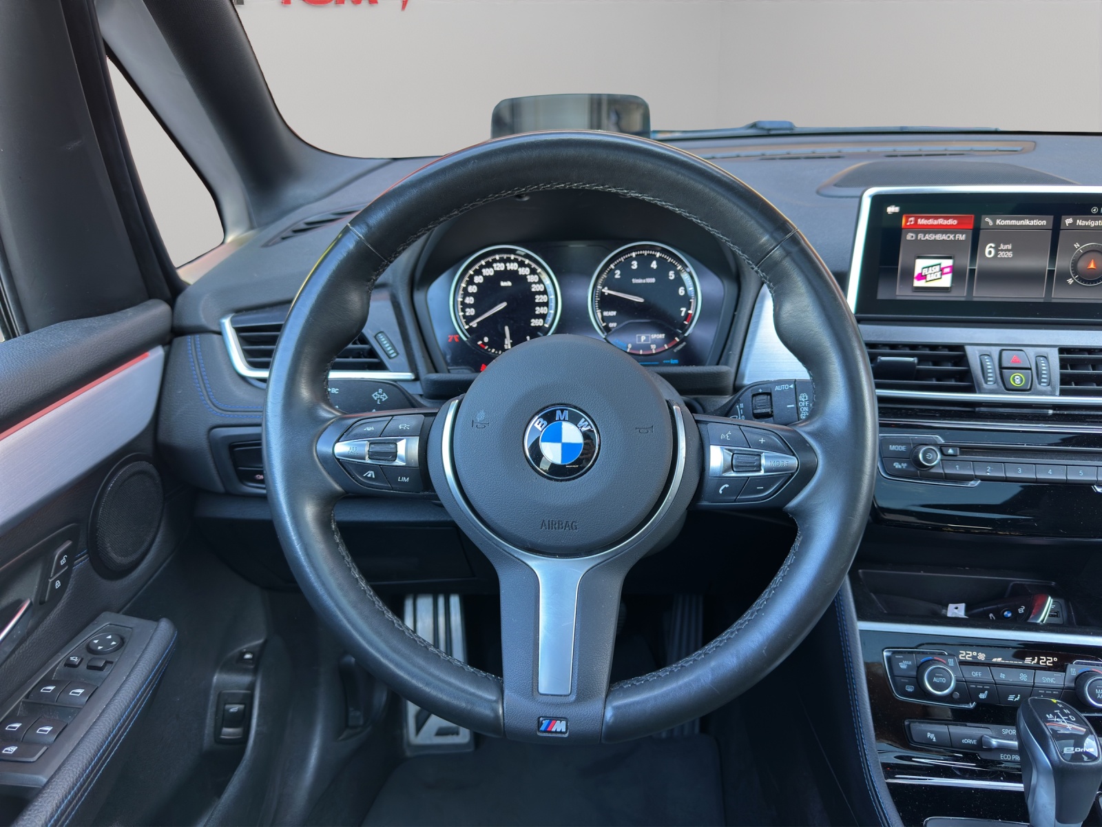 BMW 225xe iPerformance Active Tourer Steptronic M Sport-image-9