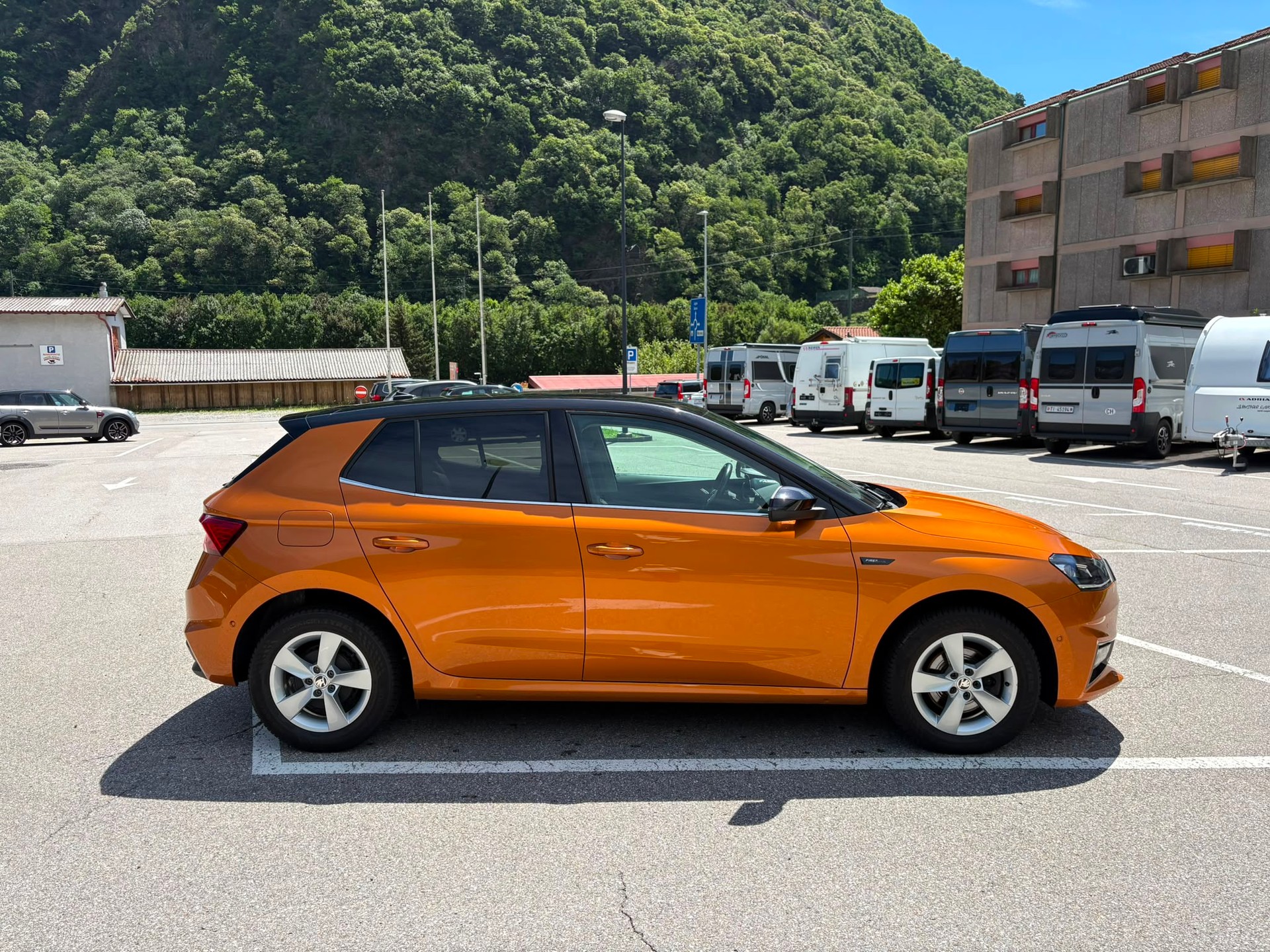 SKODA Fabia 1.0 TSI First Edition-image-2