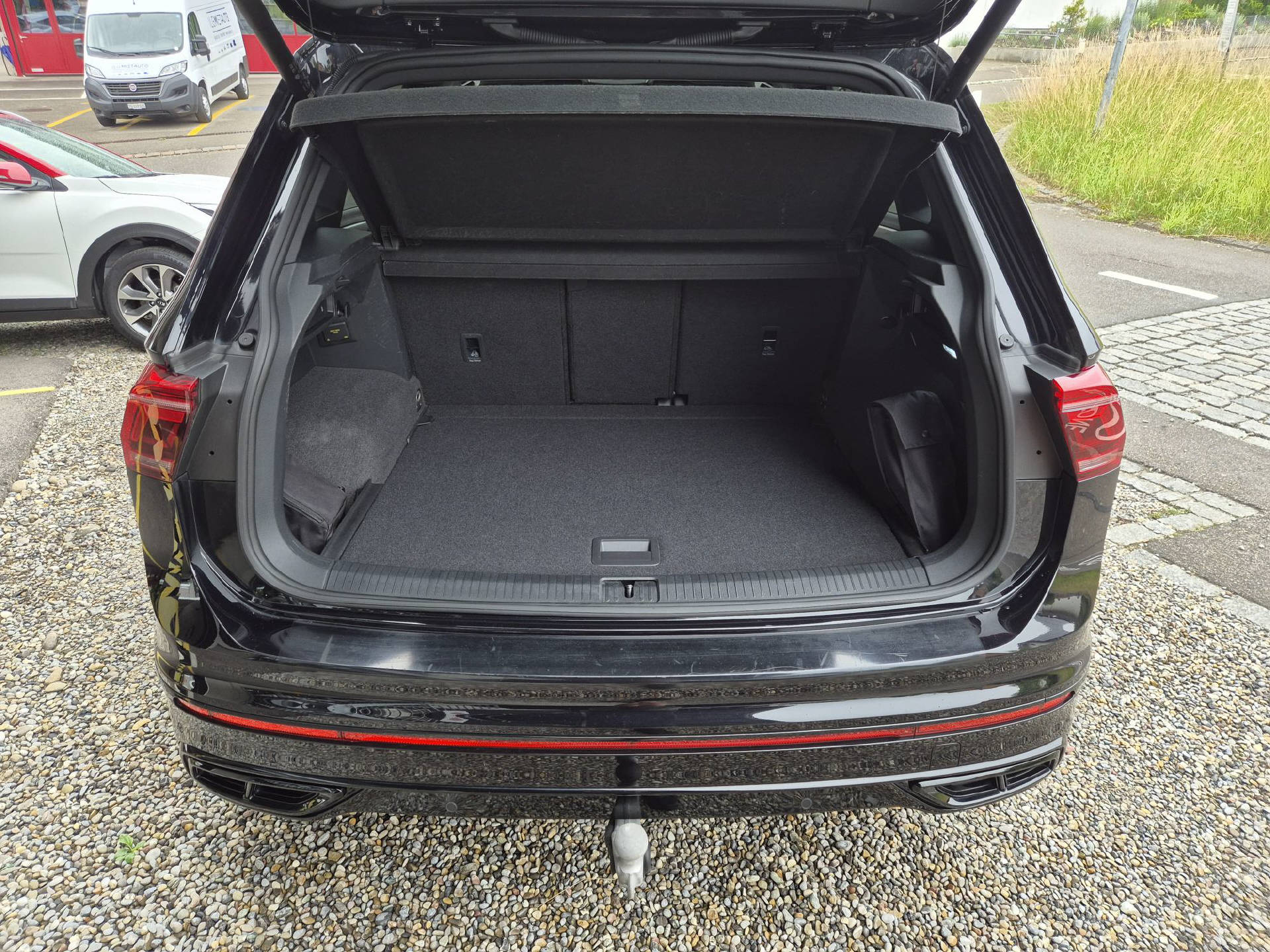 VW Tiguan 2.0 TSI R-Line DSG Black Style-image-6