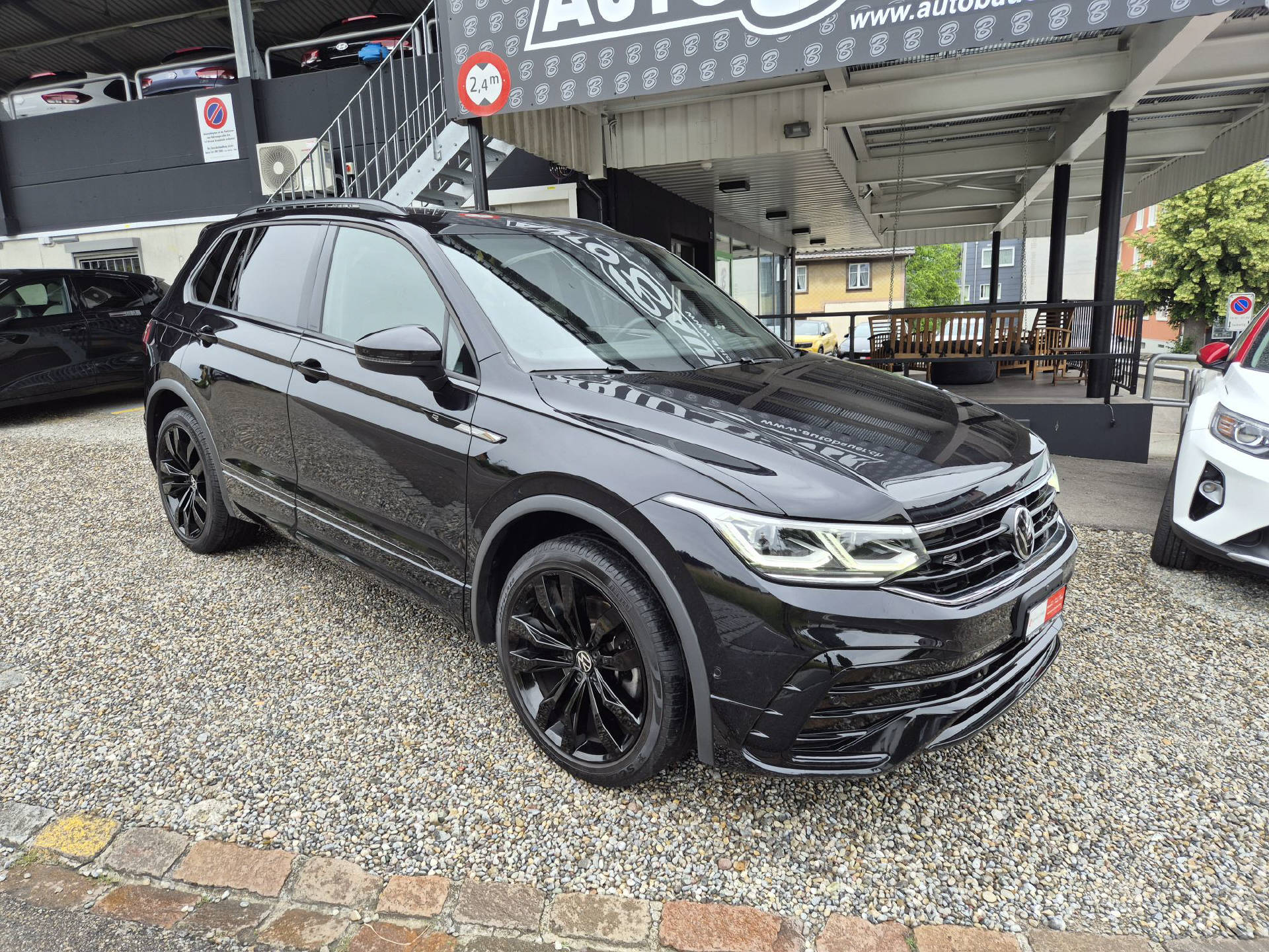 VW Tiguan 2.0 TSI R-Line DSG Black Style-image-1
