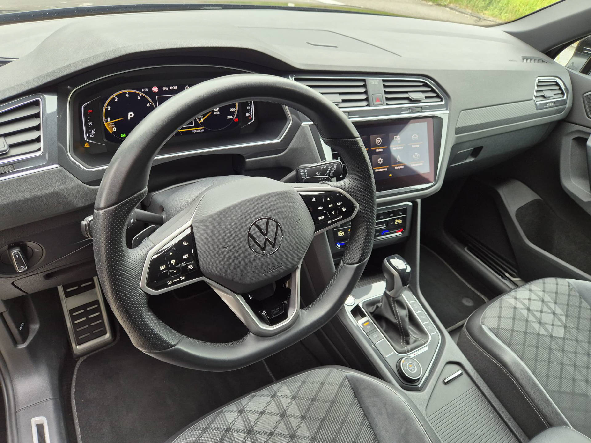 VW Tiguan 2.0 TSI R-Line DSG Black Style-image-9