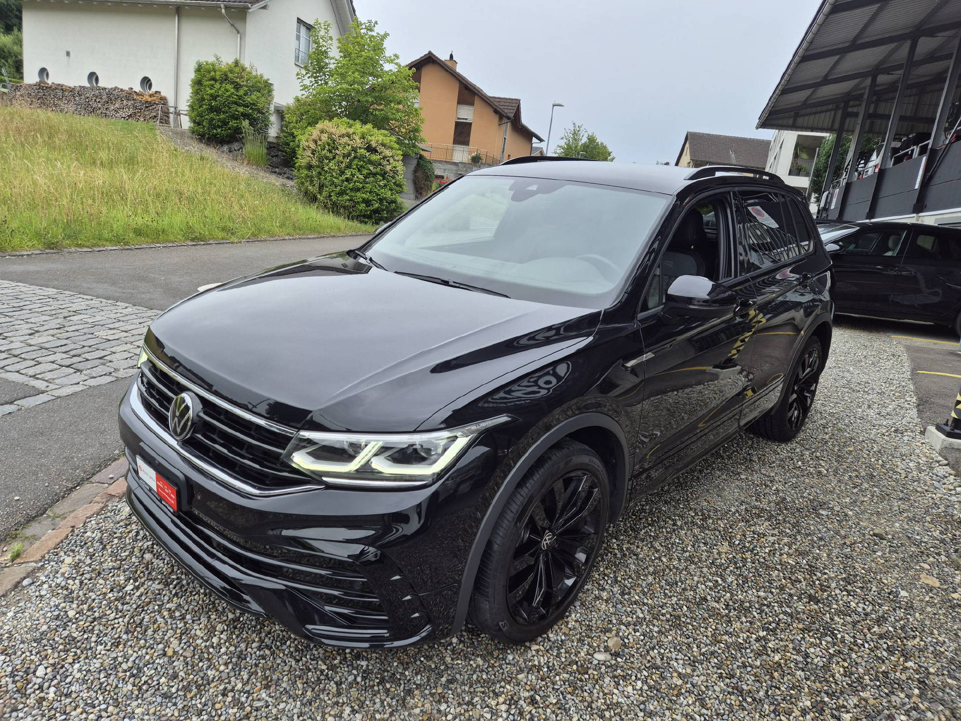 VW Tiguan 2.0 TSI R-Line DSG Black Style-image-3
