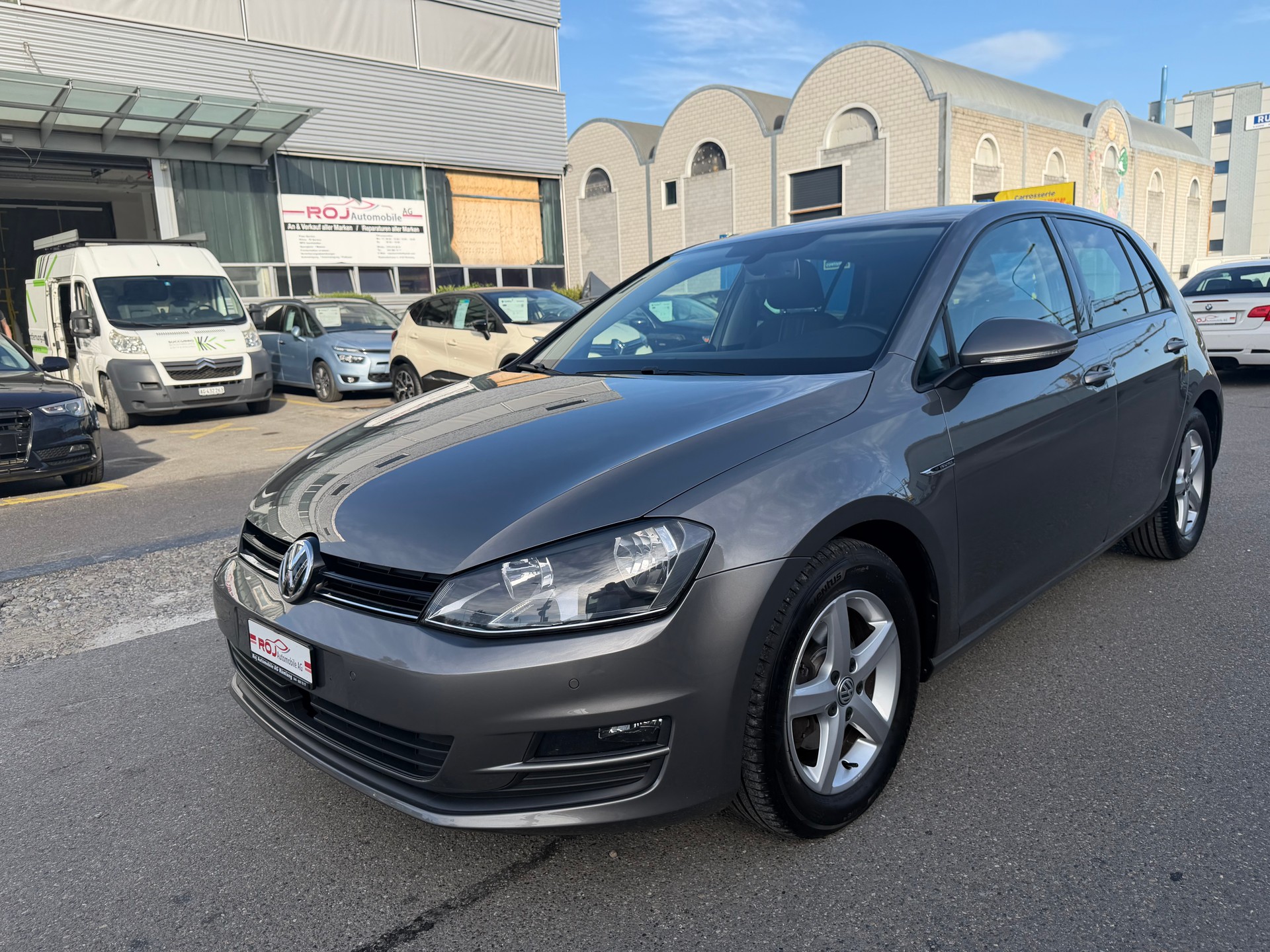 VW Golf 2.0 TDI Lounge DSG-showroom-element-1