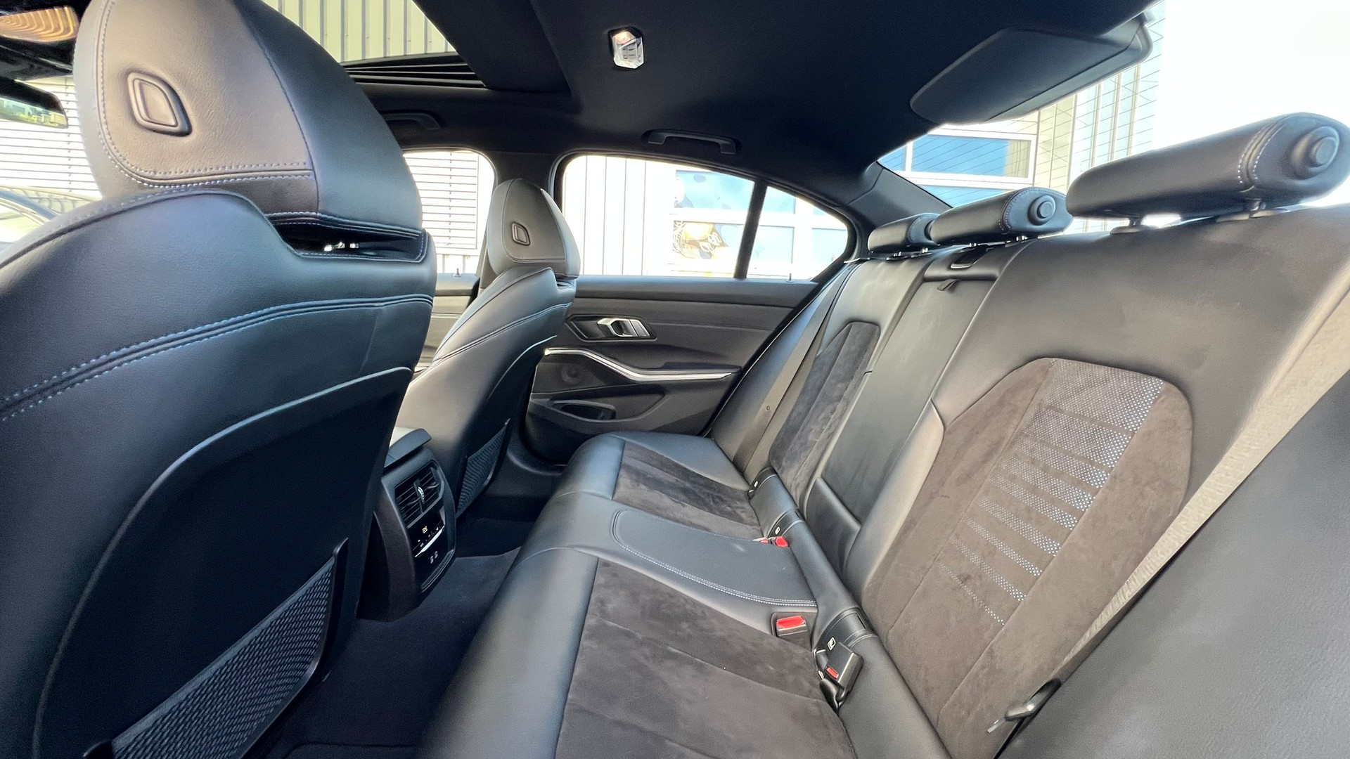 BMW M340d xDRIVE 48V STEPTRONIC M SPORT BLACK l 340 PS-image-26