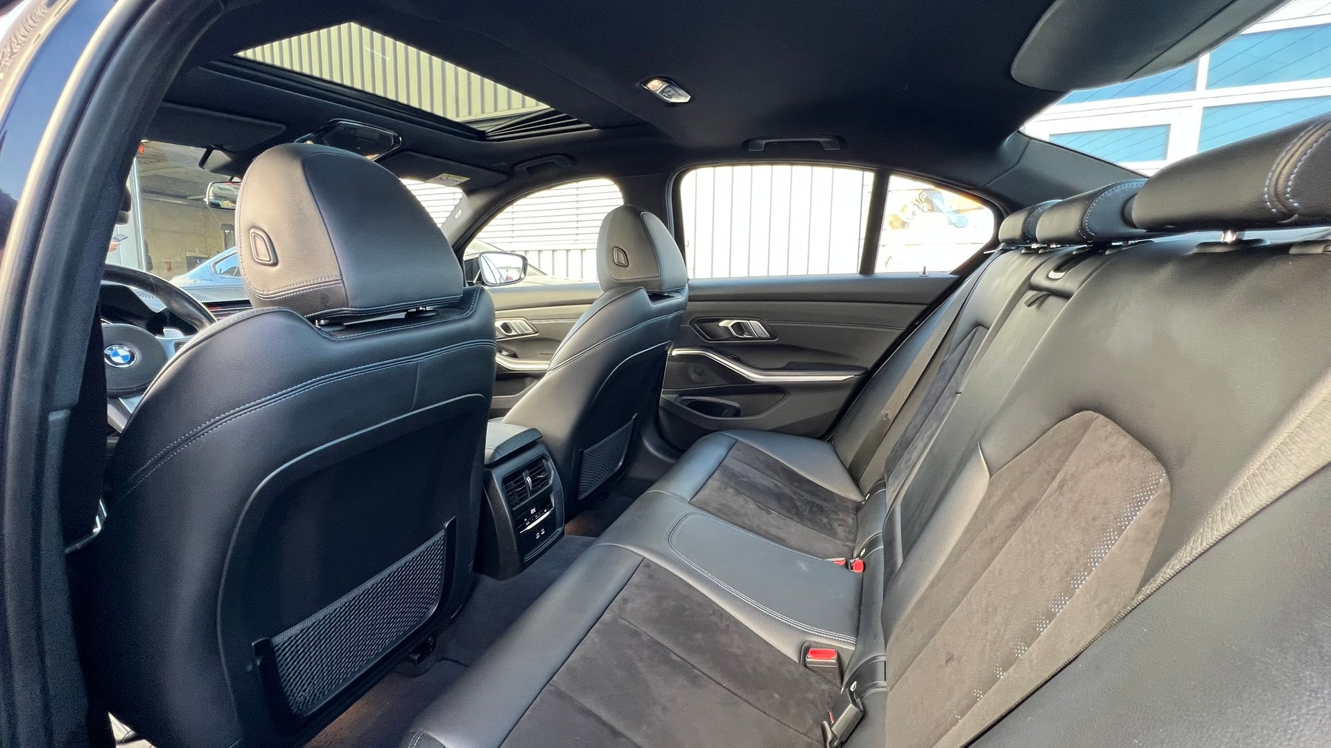 BMW M340d xDRIVE 48V STEPTRONIC M SPORT BLACK l 340 PS-image-28