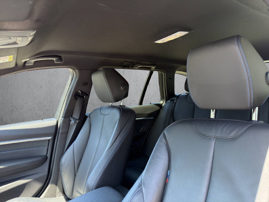BMW 320i Essential Ed. xDrive SAG Tourin-image-13