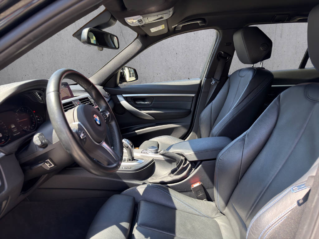 BMW 320i Essential Ed. xDrive SAG Tourin-image-8