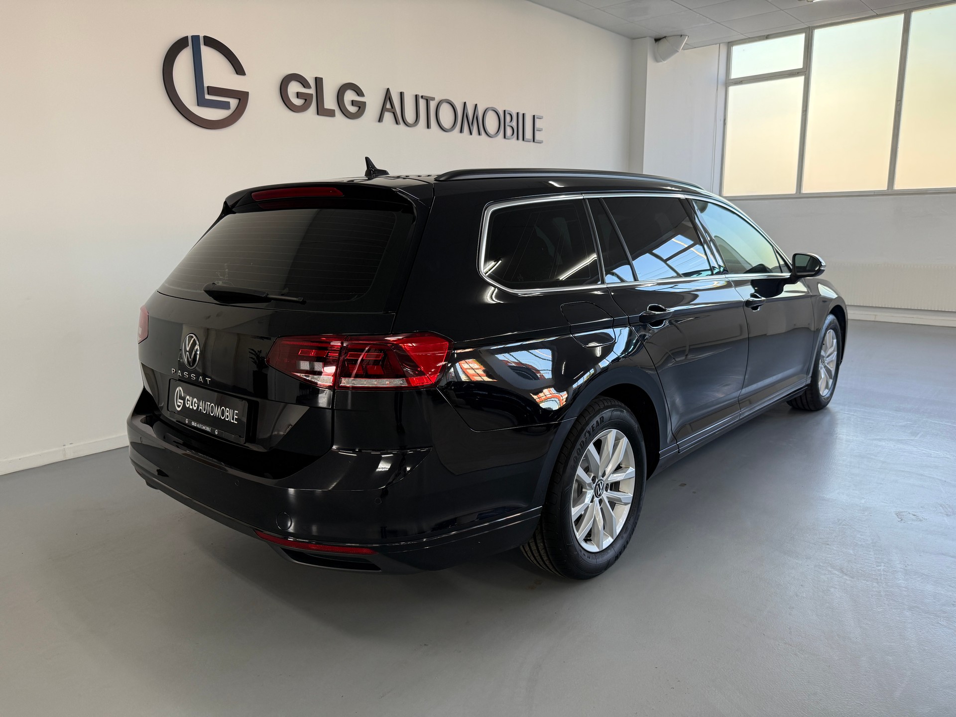 VW Passat 2.0 TDI BMT Business DSG-showroom-element-3