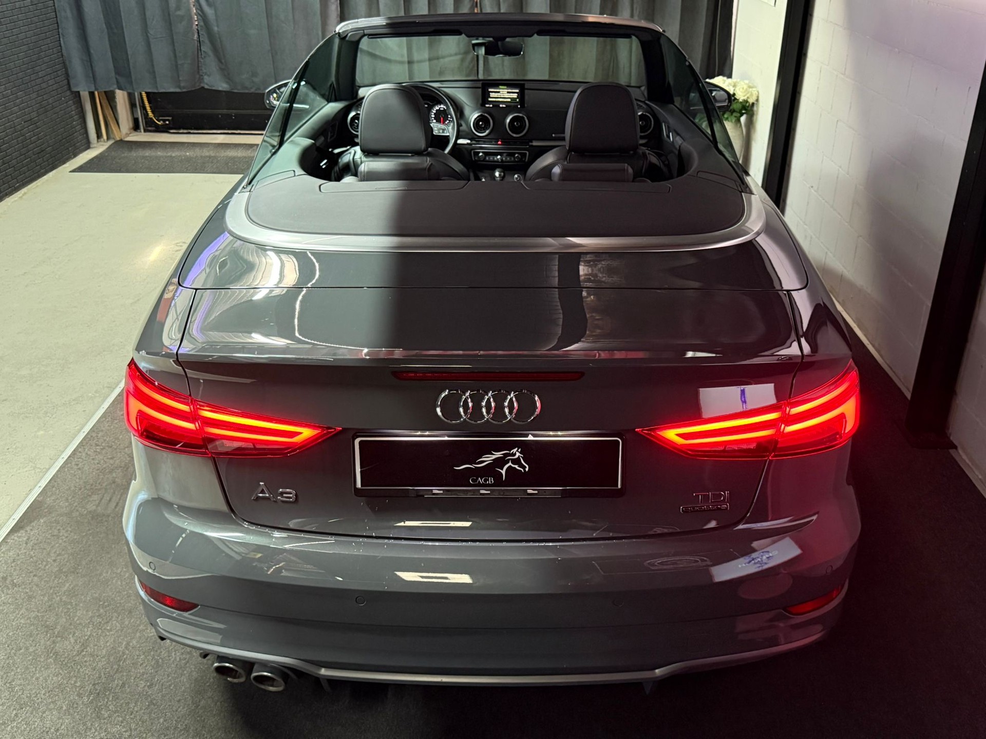 AUDI A3 Cabriolet 2.0 TDI S-Line quattro S-tronic / NanoGrau / Leder / 19’’ Zoll / Wunderschöne Konfiguration-image-4