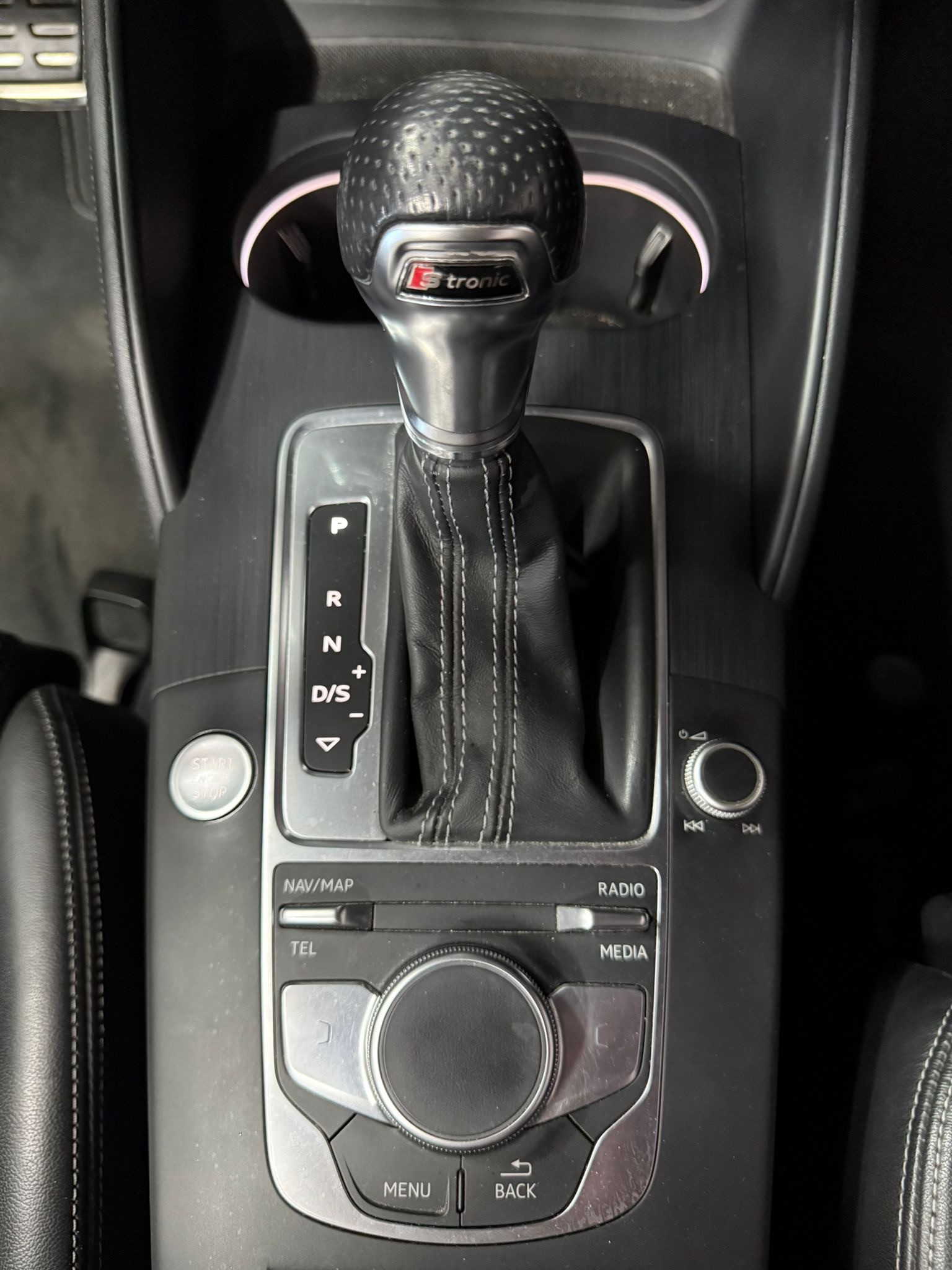 AUDI A3 Cabriolet 2.0 TDI S-Line quattro S-tronic / NanoGrau / Leder / 19’’ Zoll / Wunderschöne Konfiguration-image-12