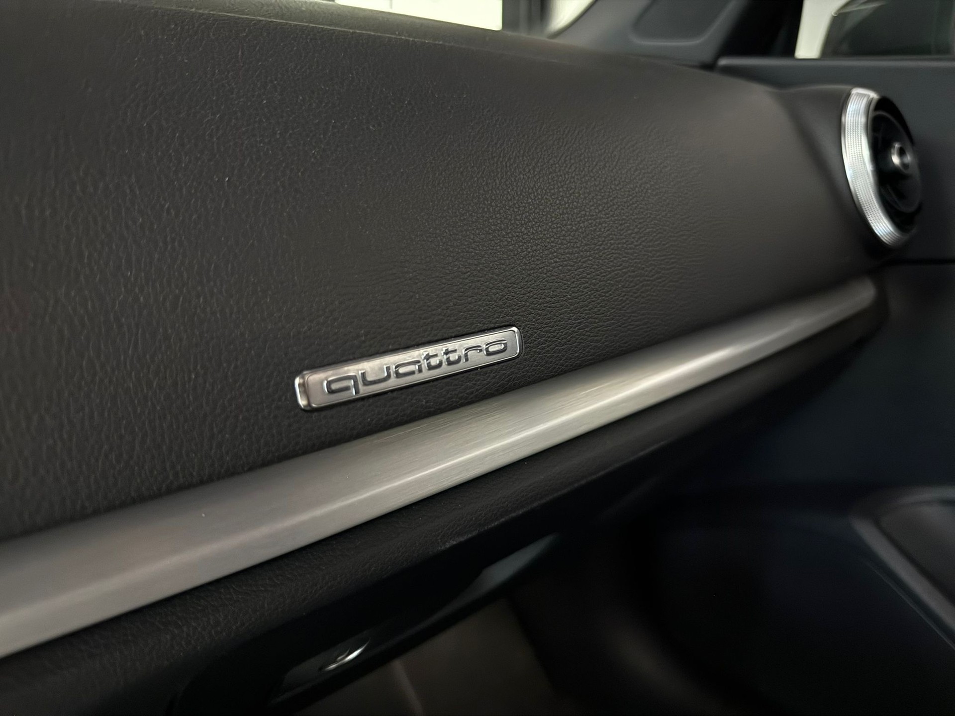 AUDI A3 Cabriolet 2.0 TDI S-Line quattro S-tronic / NanoGrau / Leder / 19’’ Zoll / Wunderschöne Konfiguration-image-14
